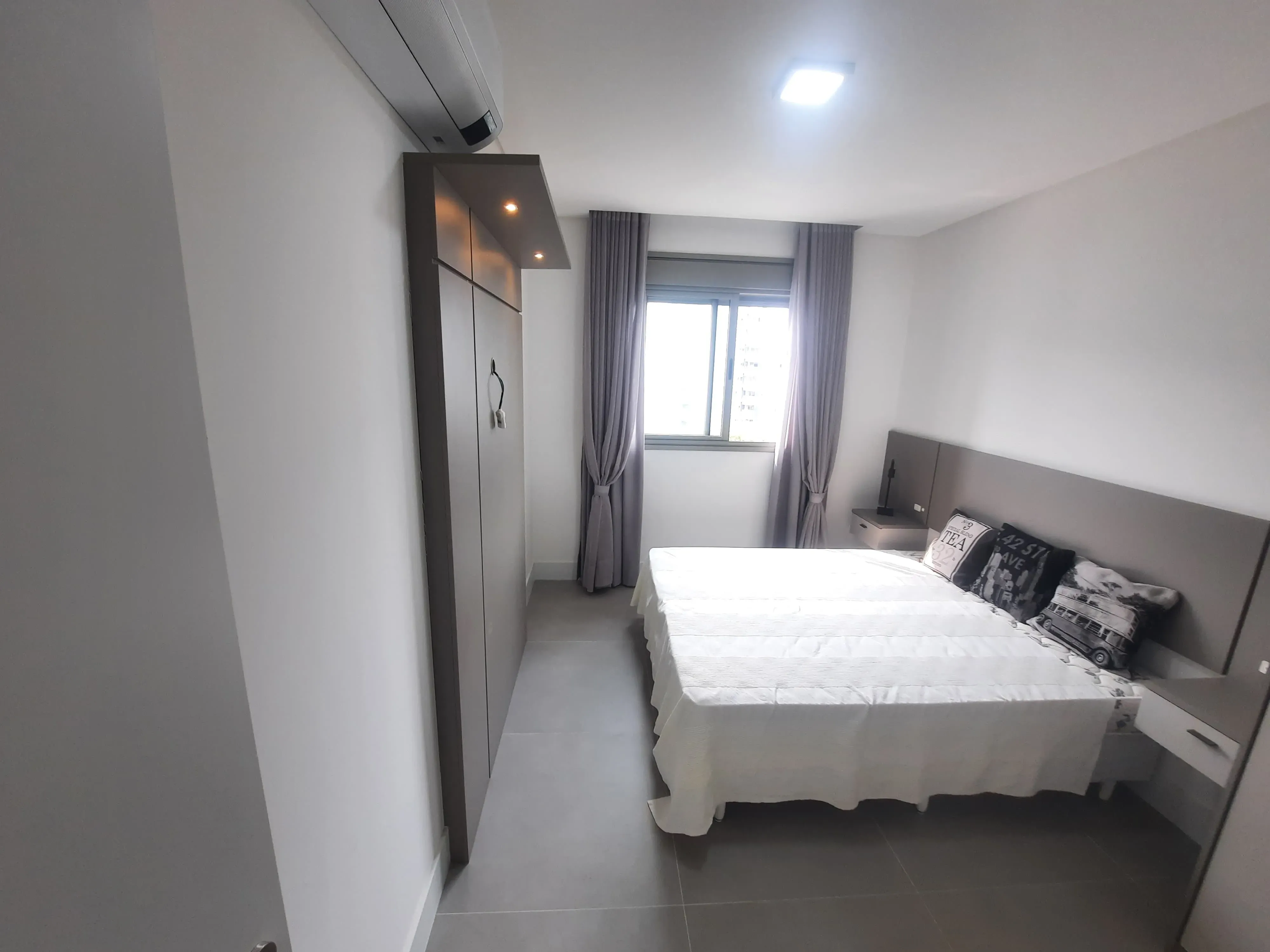 Apartamento com 1 dormitório e 1 vaga de garagem em Florianópolis/SC