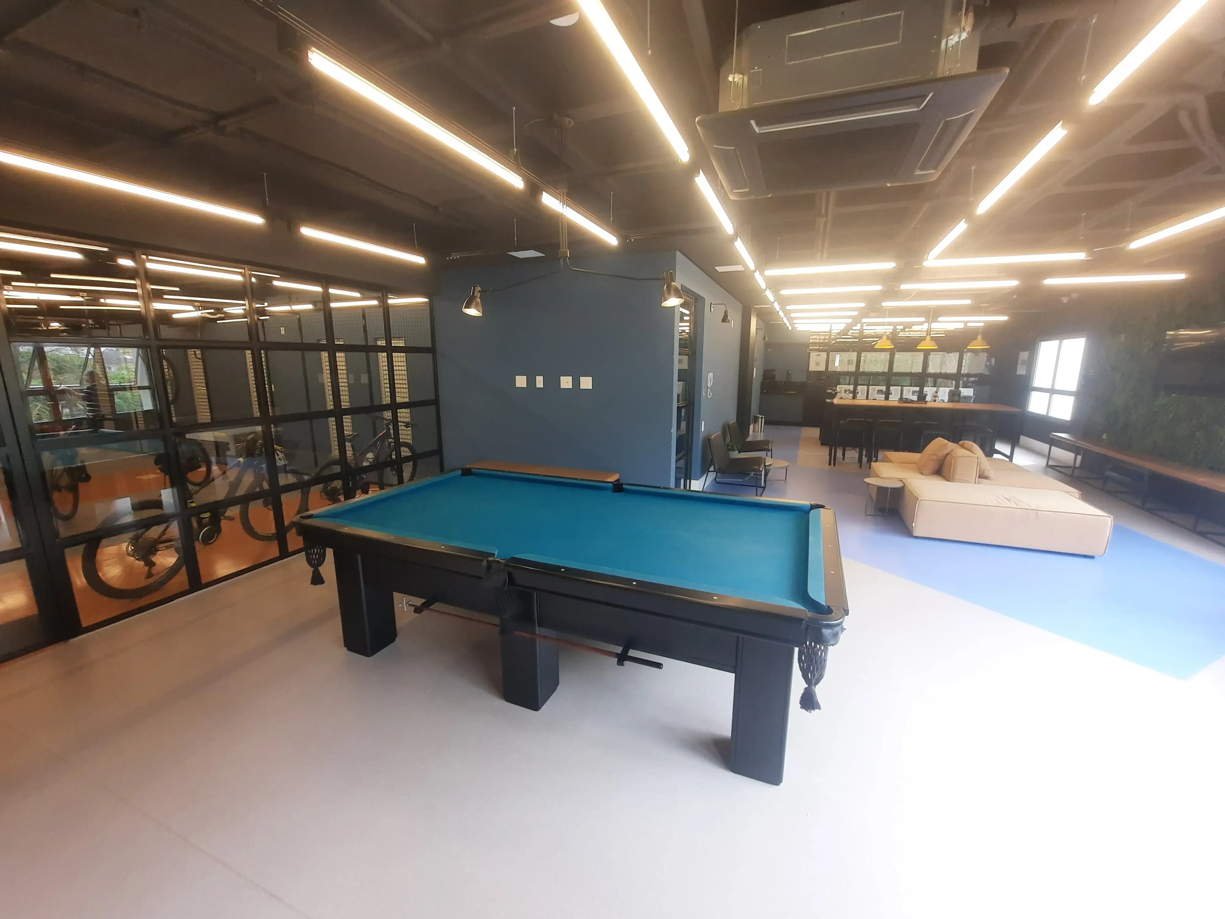 Apartamento com 1 dormitório e 1 vaga de garagem em Florianópolis/SC