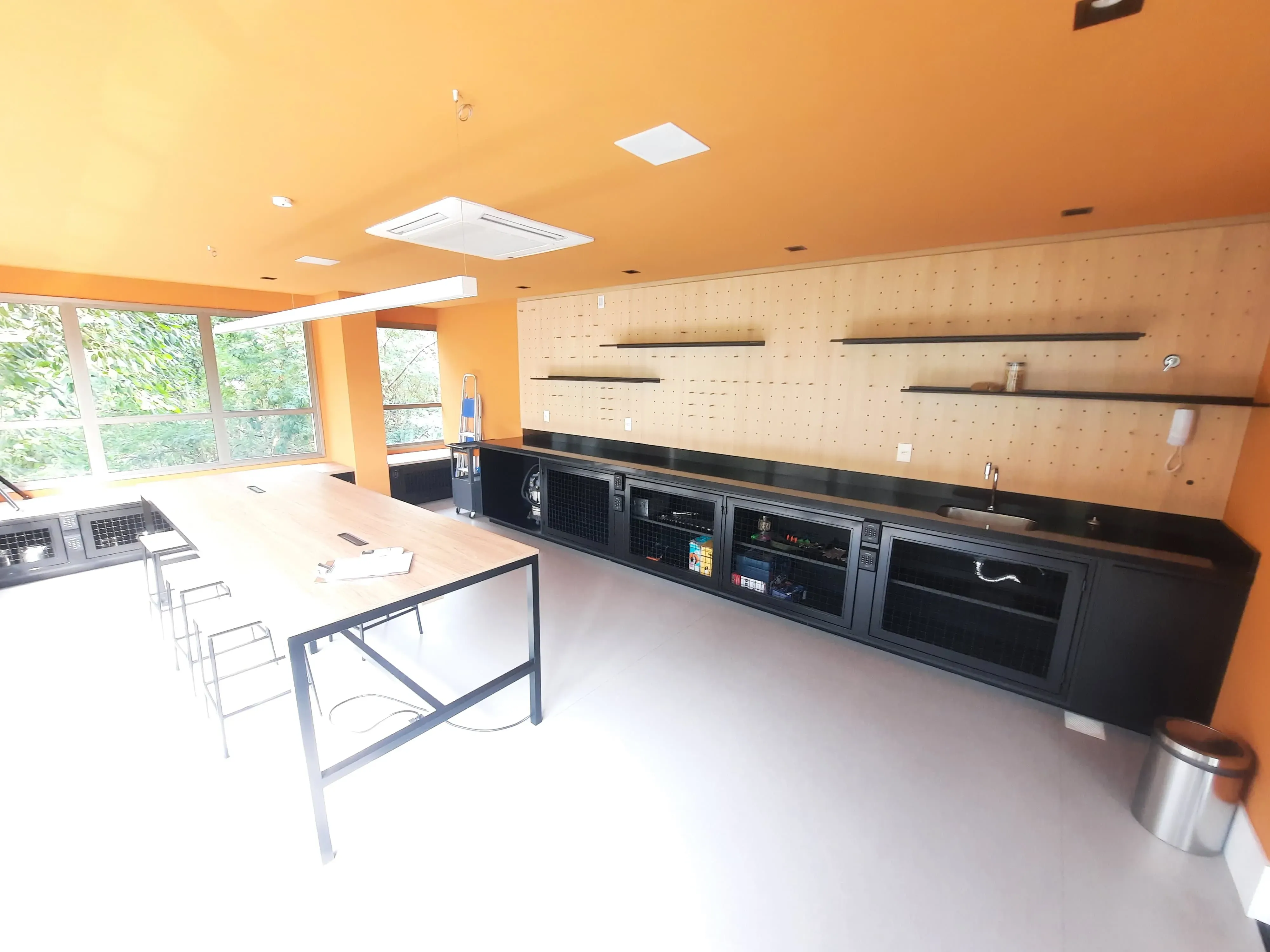 Apartamento com 1 dormitório e 1 vaga de garagem em Florianópolis/SC