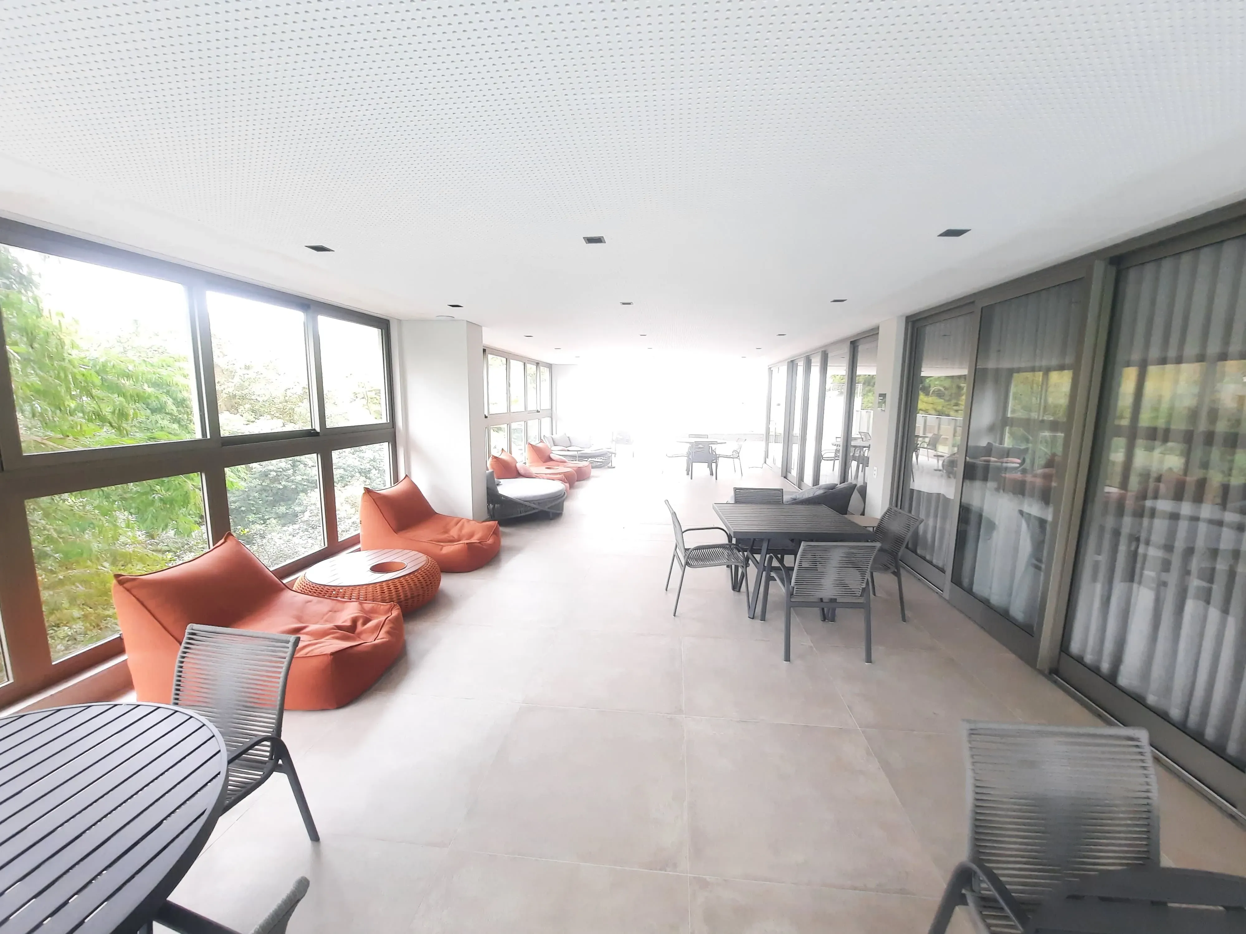 Apartamento com 1 dormitório e 1 vaga de garagem em Florianópolis/SC