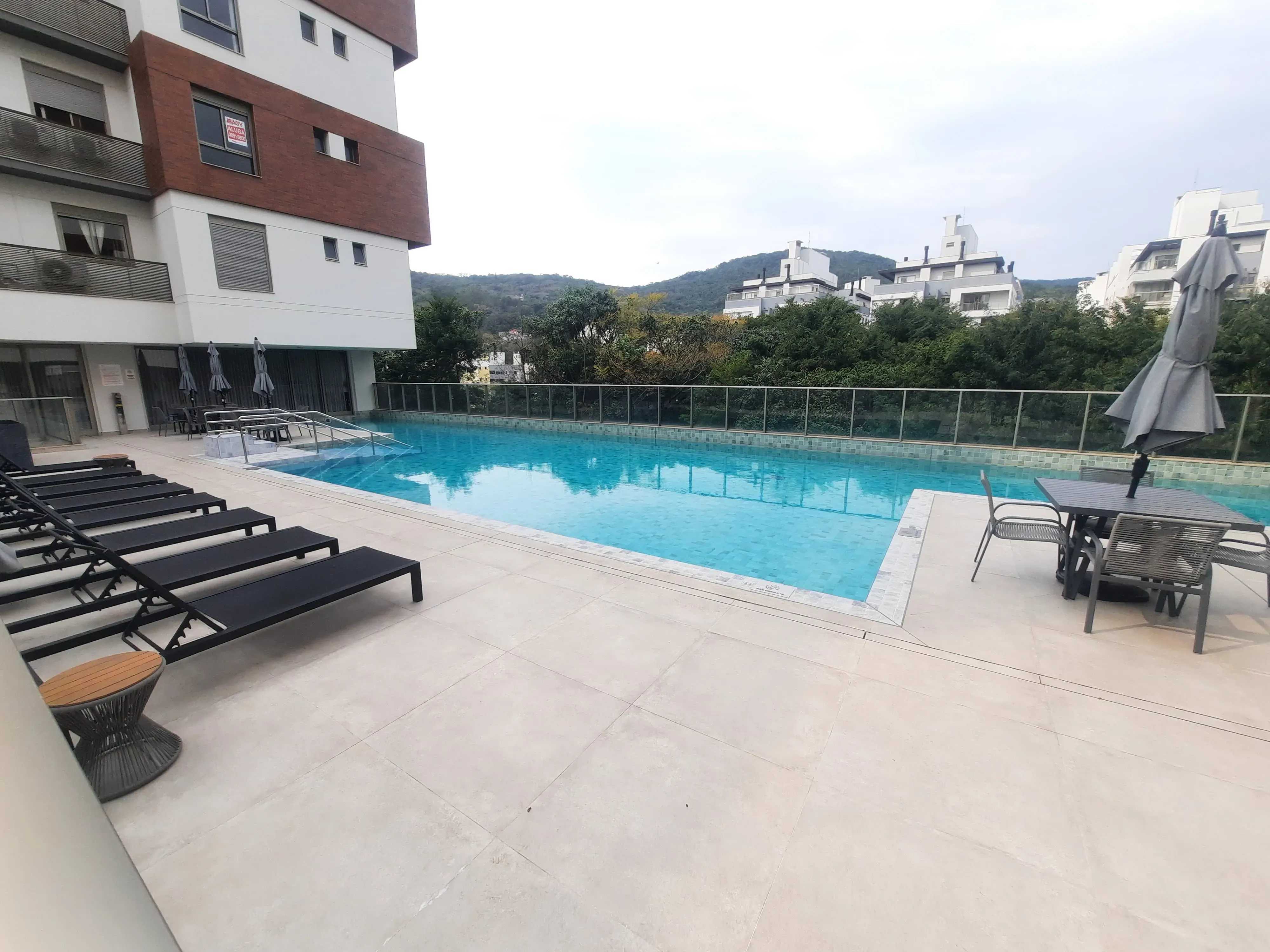 Apartamento com 1 dormitório e 1 vaga de garagem em Florianópolis/SC