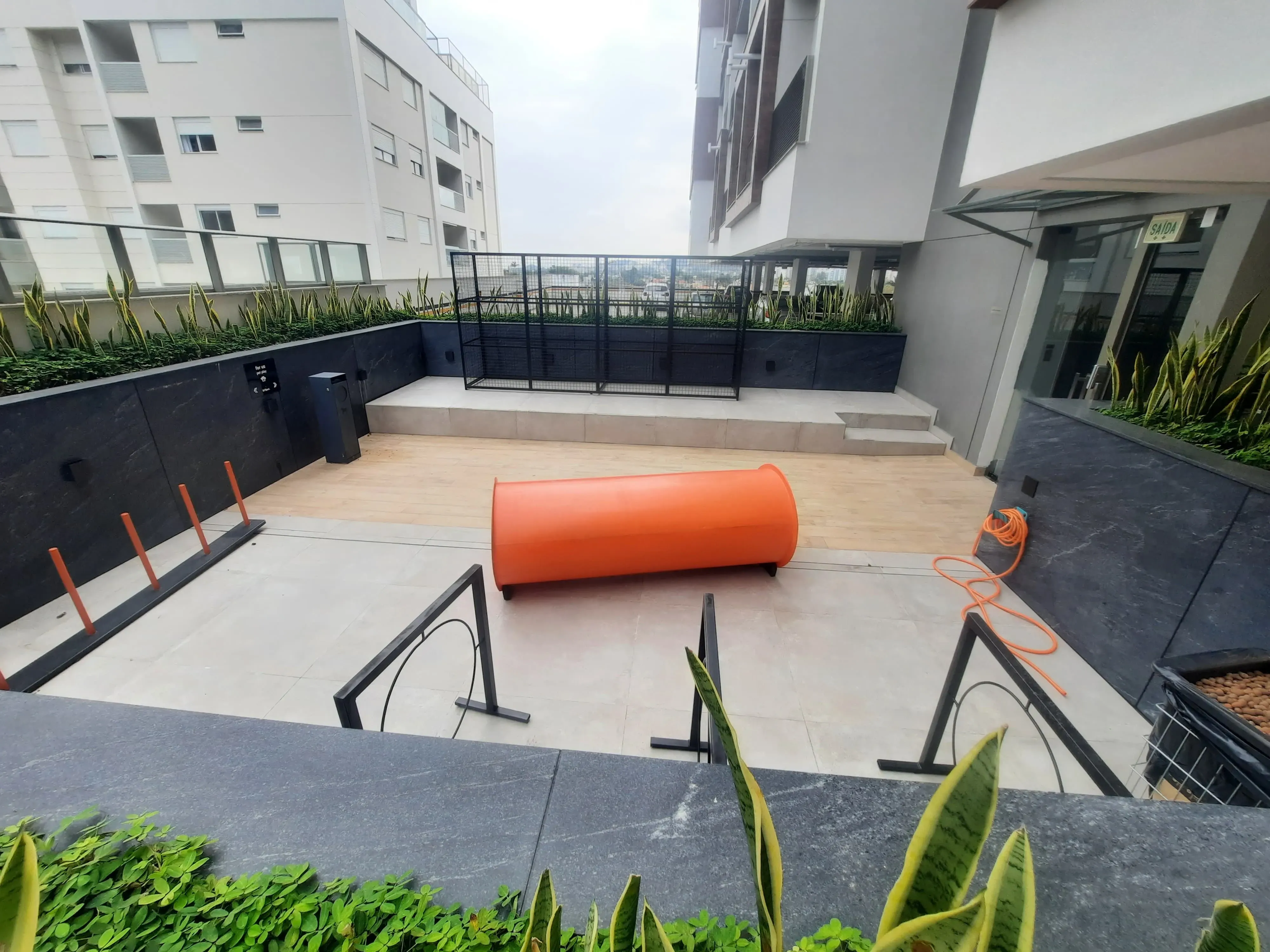 Apartamento com 1 dormitório e 1 vaga de garagem em Florianópolis/SC