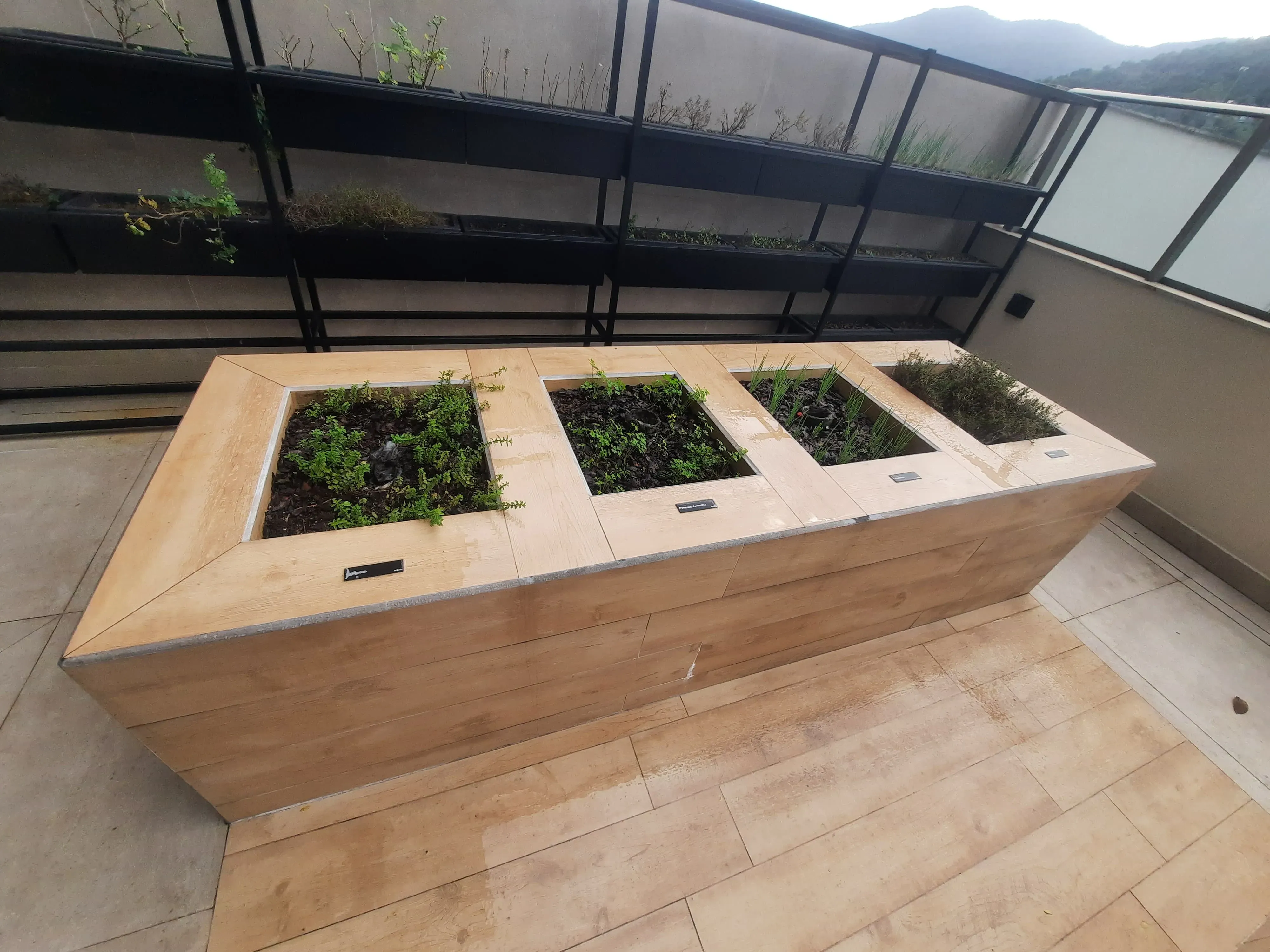 Apartamento com 1 dormitório e 1 vaga de garagem em Florianópolis/SC