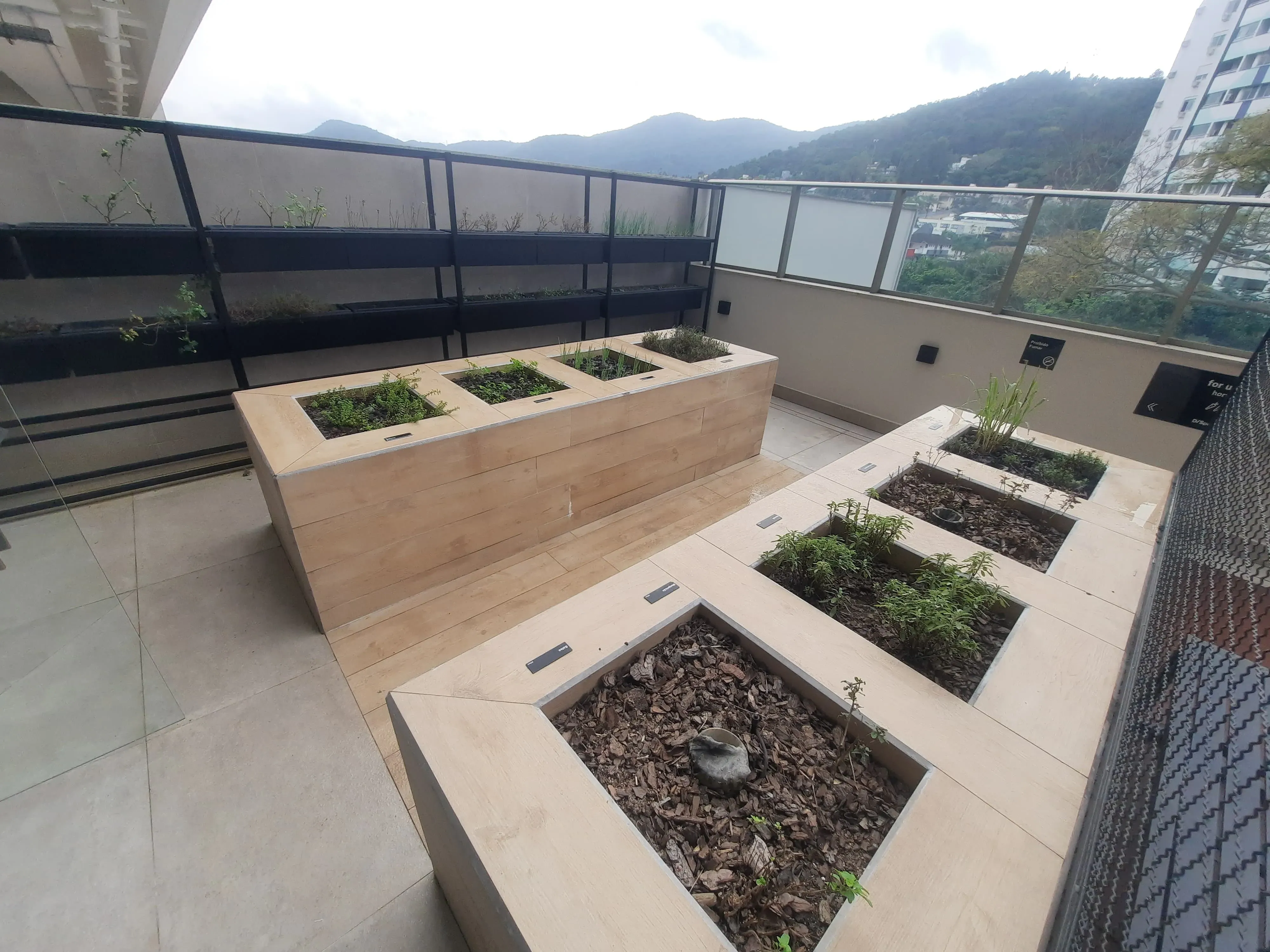 Apartamento com 1 dormitório e 1 vaga de garagem em Florianópolis/SC