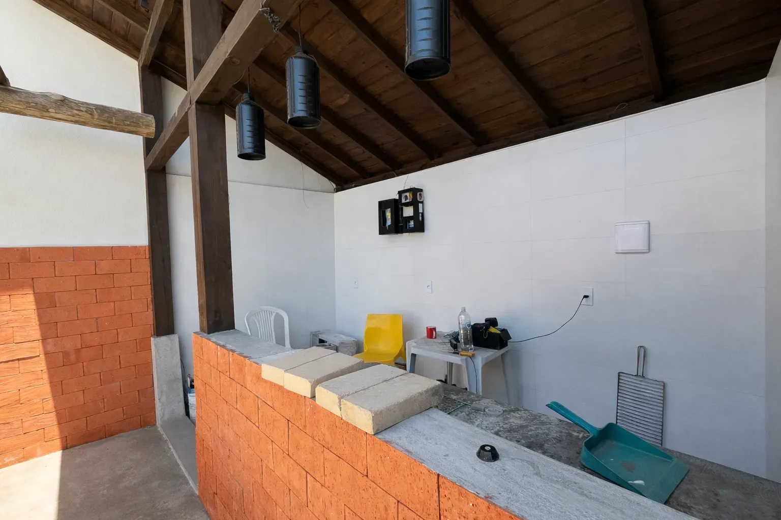 Casa com 2 dormitórios sendo 2 suítes e 1 vaga de garagem em Governador Celso Ramos/SC