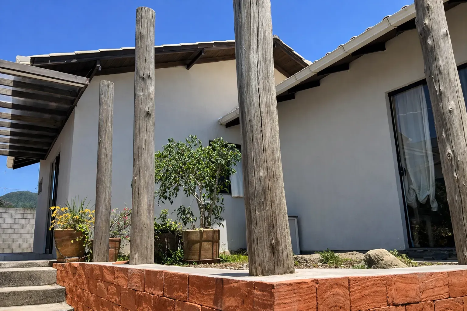 Casa com 2 dormitórios sendo 2 suítes e 1 vaga de garagem em Governador Celso Ramos/SC