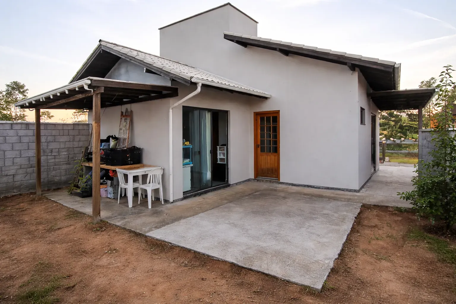 Casa com 2 dormitórios sendo 2 suítes e 1 vaga de garagem em Governador Celso Ramos/SC