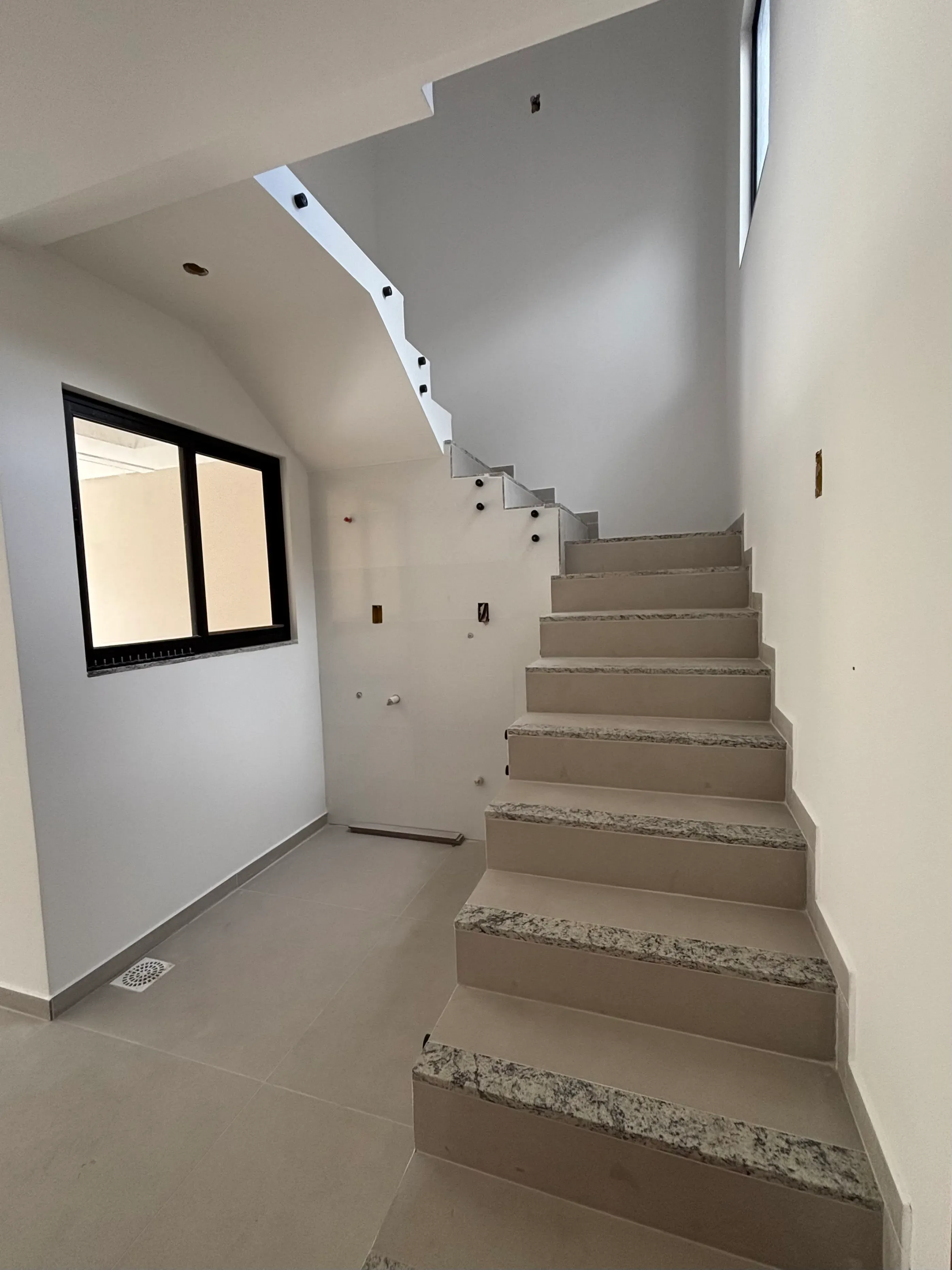 Casa com 2 dormitórios sendo 2 suítes e 1 vaga de garagem em São José/SC