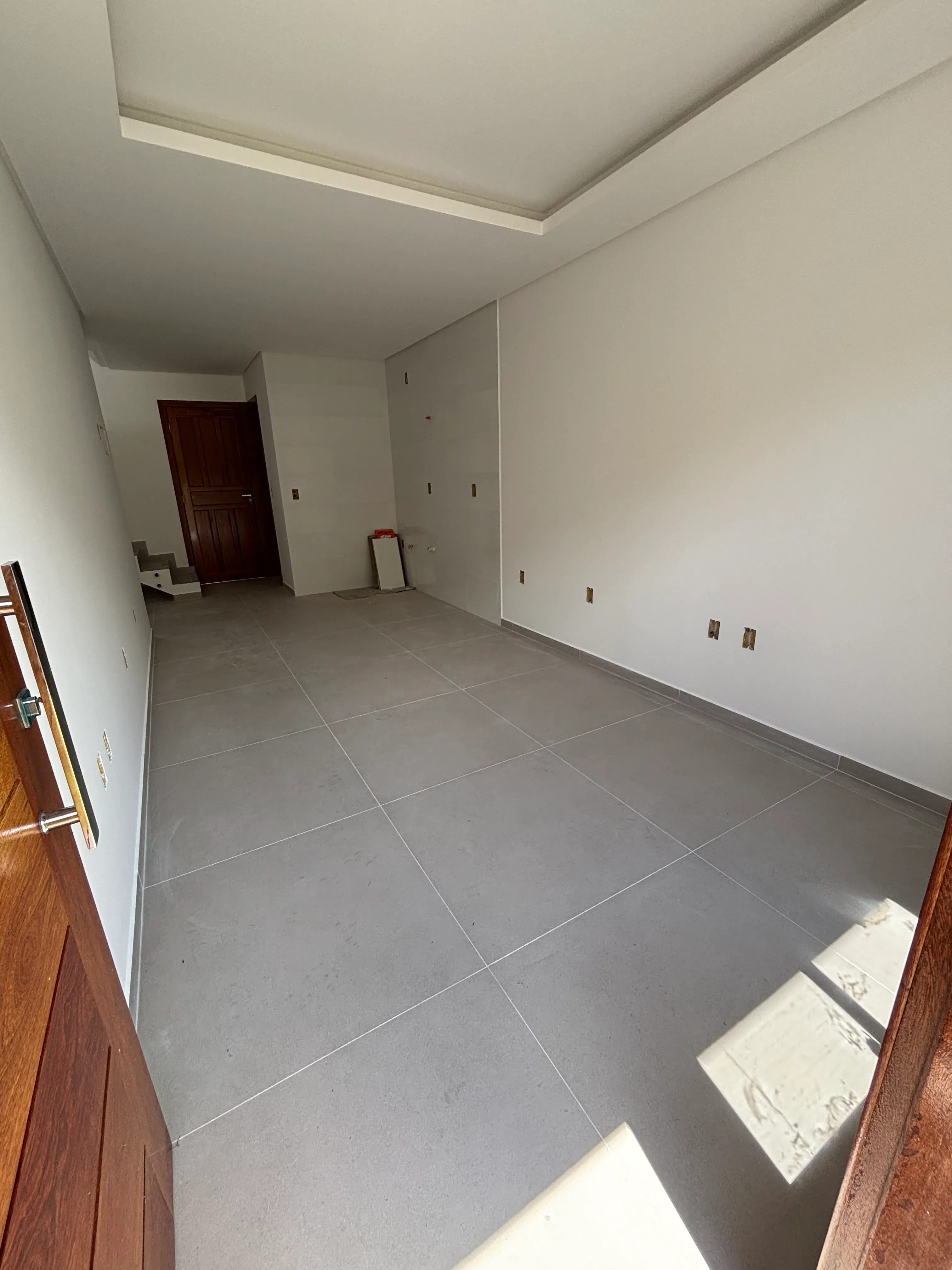 Casa com 2 dormitórios sendo 2 suítes e 1 vaga de garagem em São José/SC