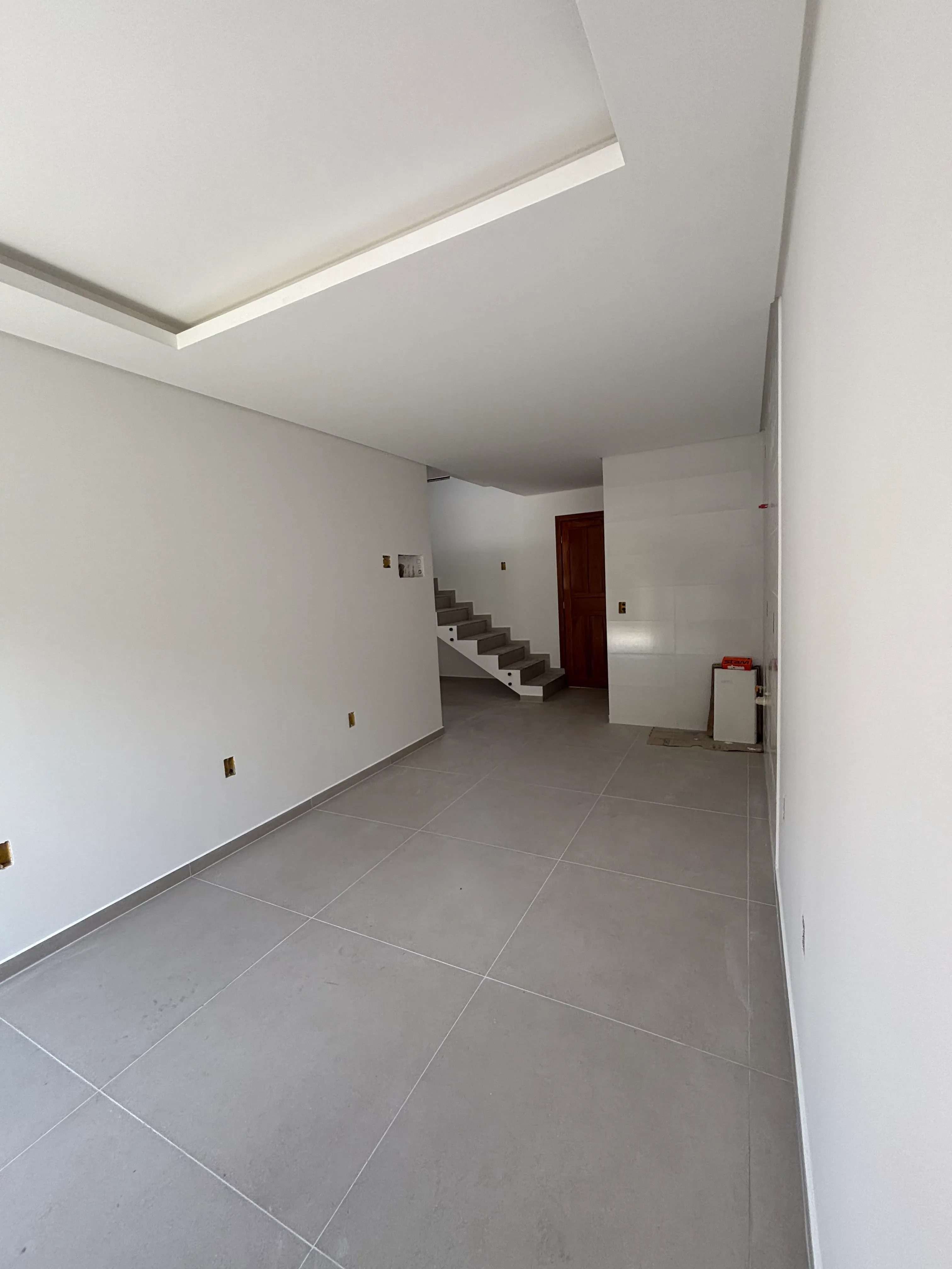 Casa com 2 dormitórios sendo 2 suítes e 1 vaga de garagem em São José/SC