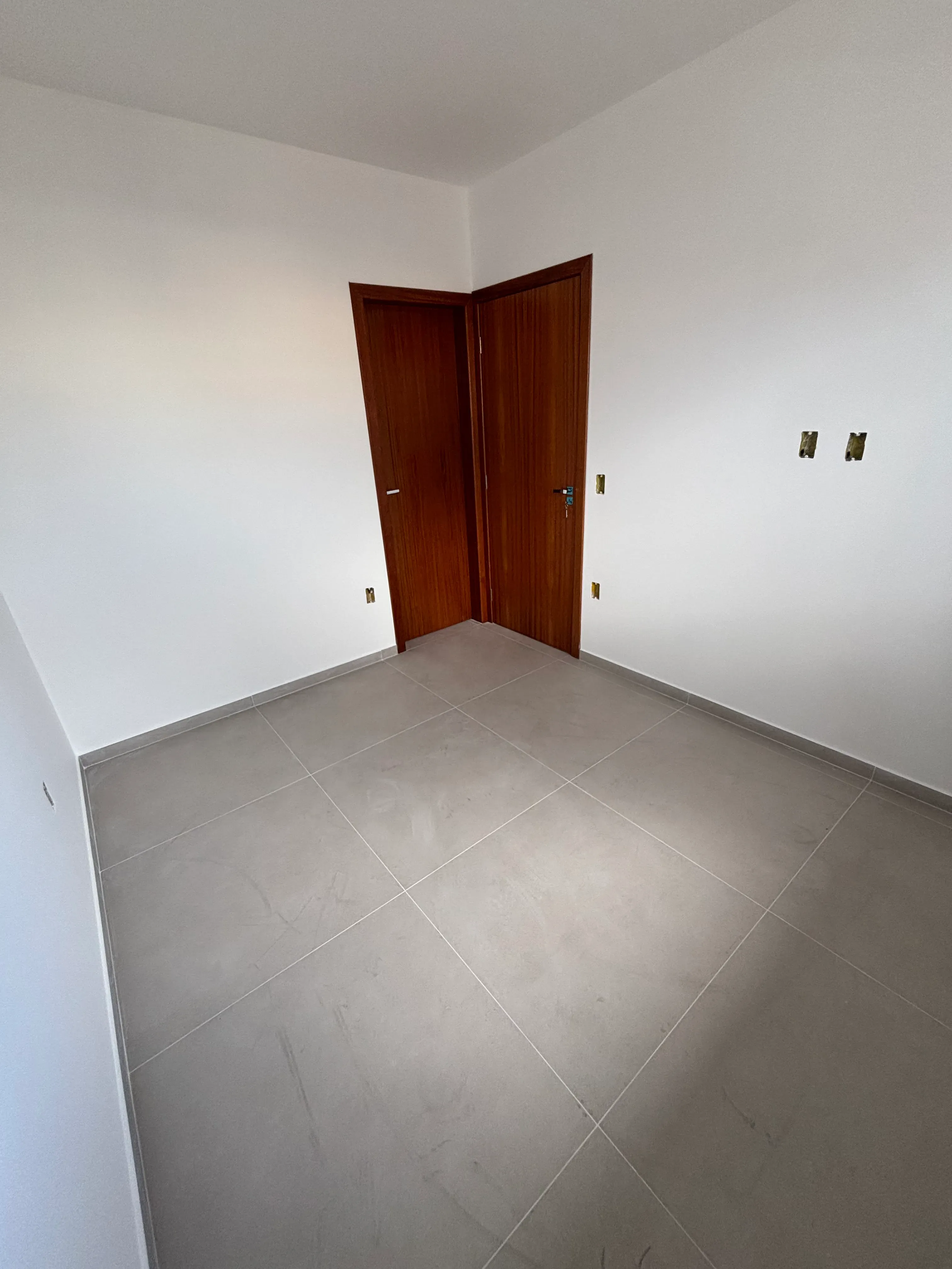 Casa com 2 dormitórios sendo 2 suítes e 1 vaga de garagem em São José/SC