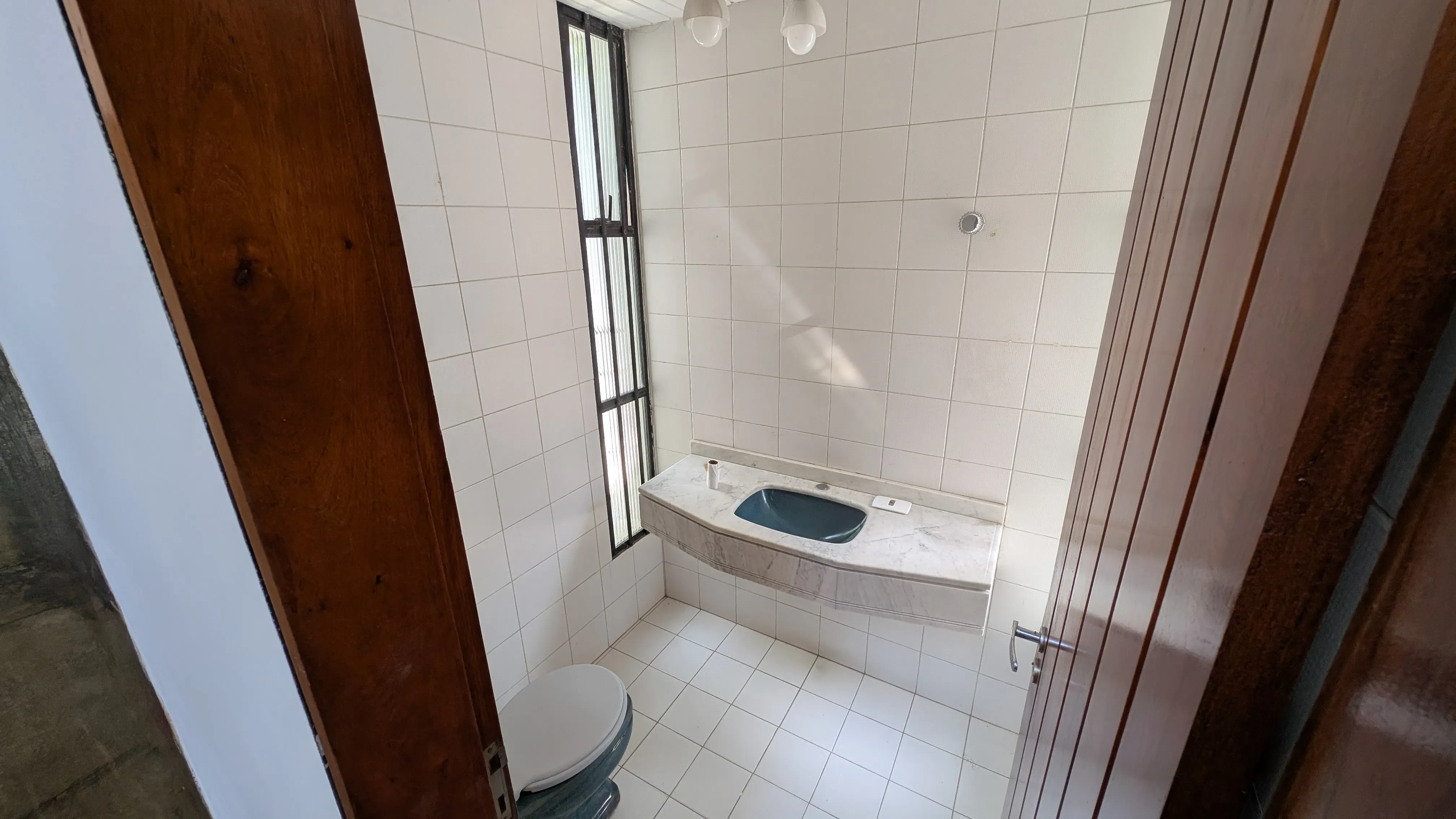 Casa com 5 dormitórios sendo 3 suítes e 4 vagas de garagem em Florianópolis/SC