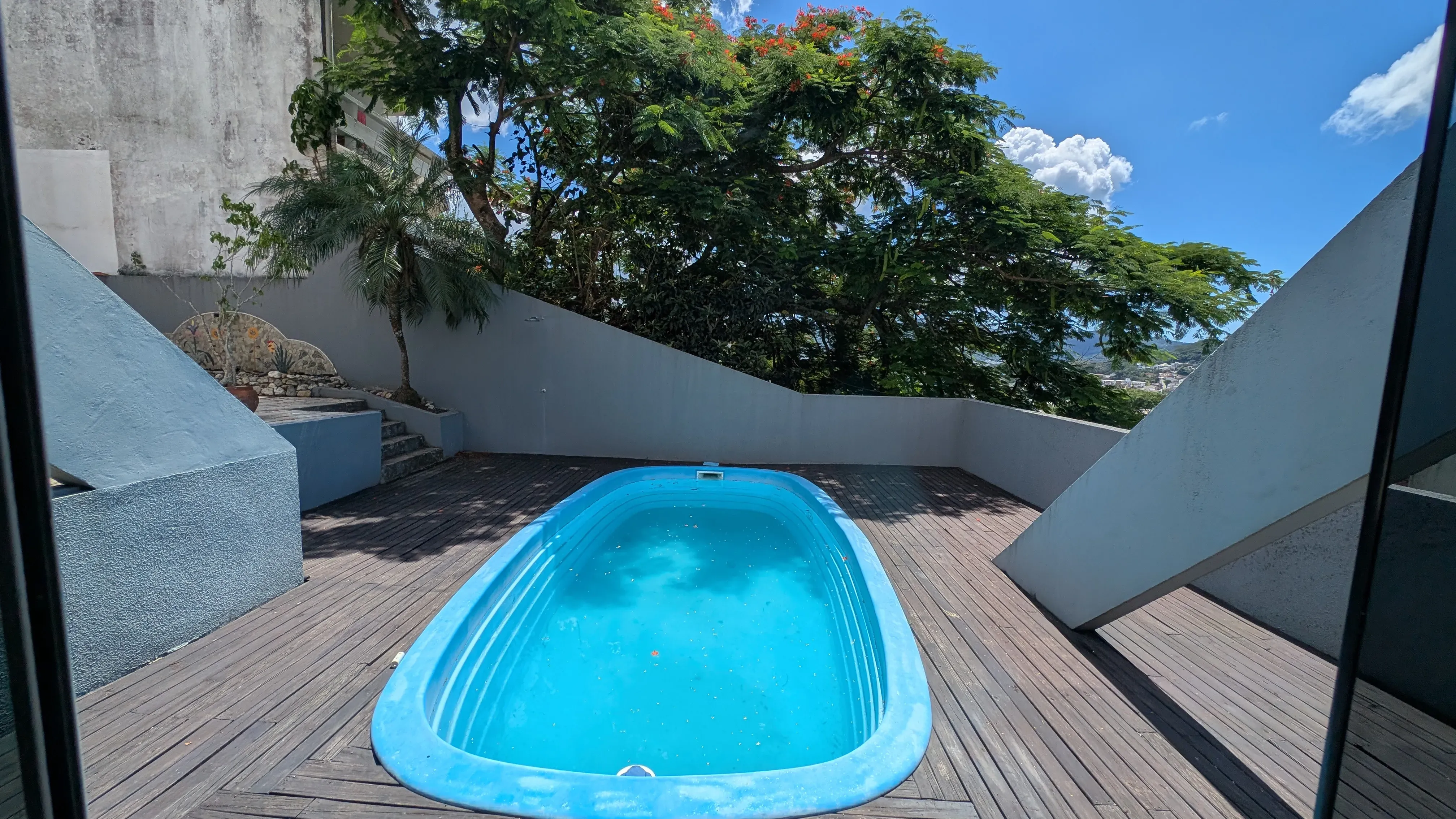 Casa com 5 dormitórios sendo 3 suítes e 4 vagas de garagem em Florianópolis/SC