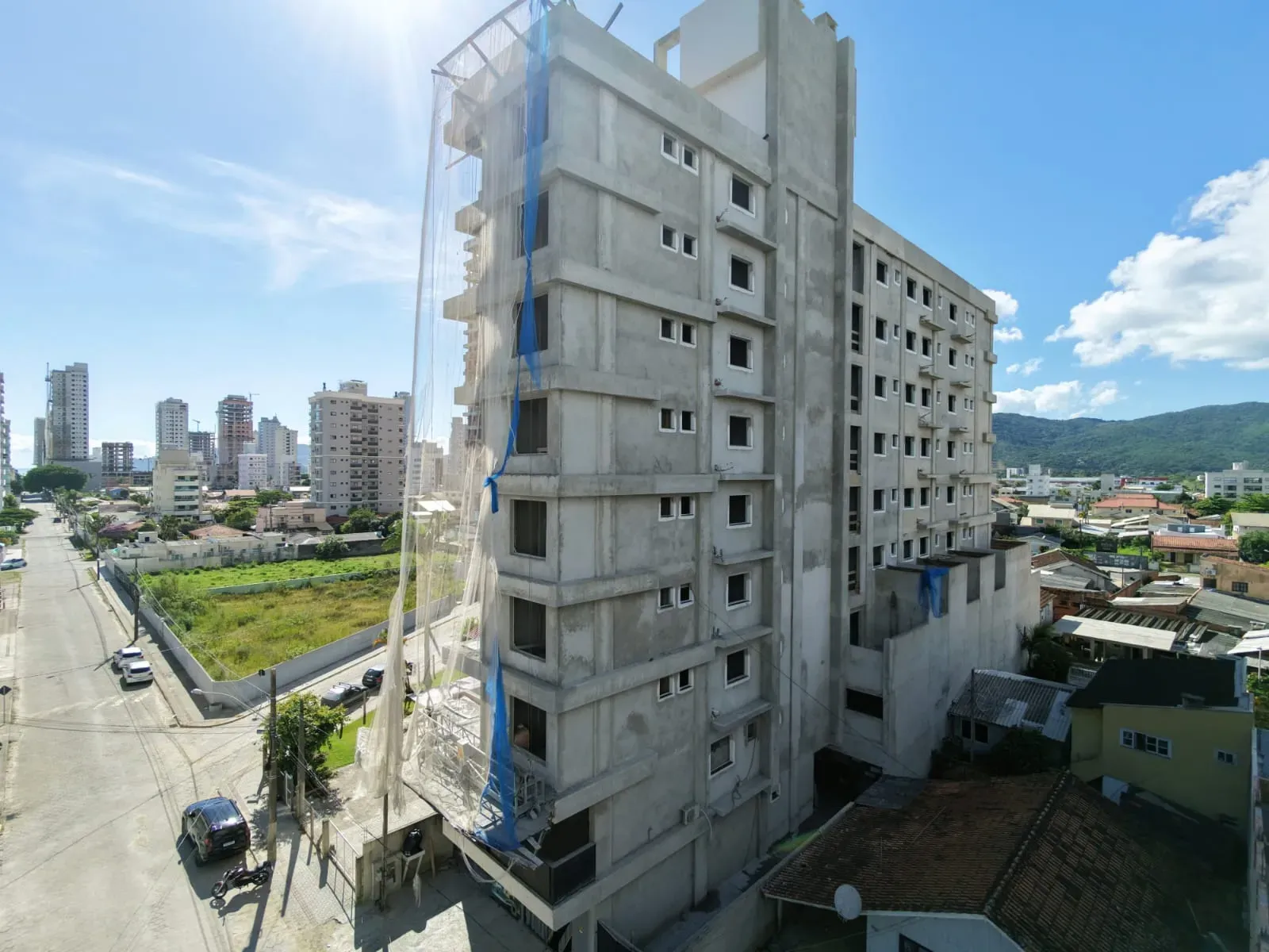 Apartamento com 1 suíte e 1 demi-suite 1 vaga de garagem Pereque- Porto Belo/SC