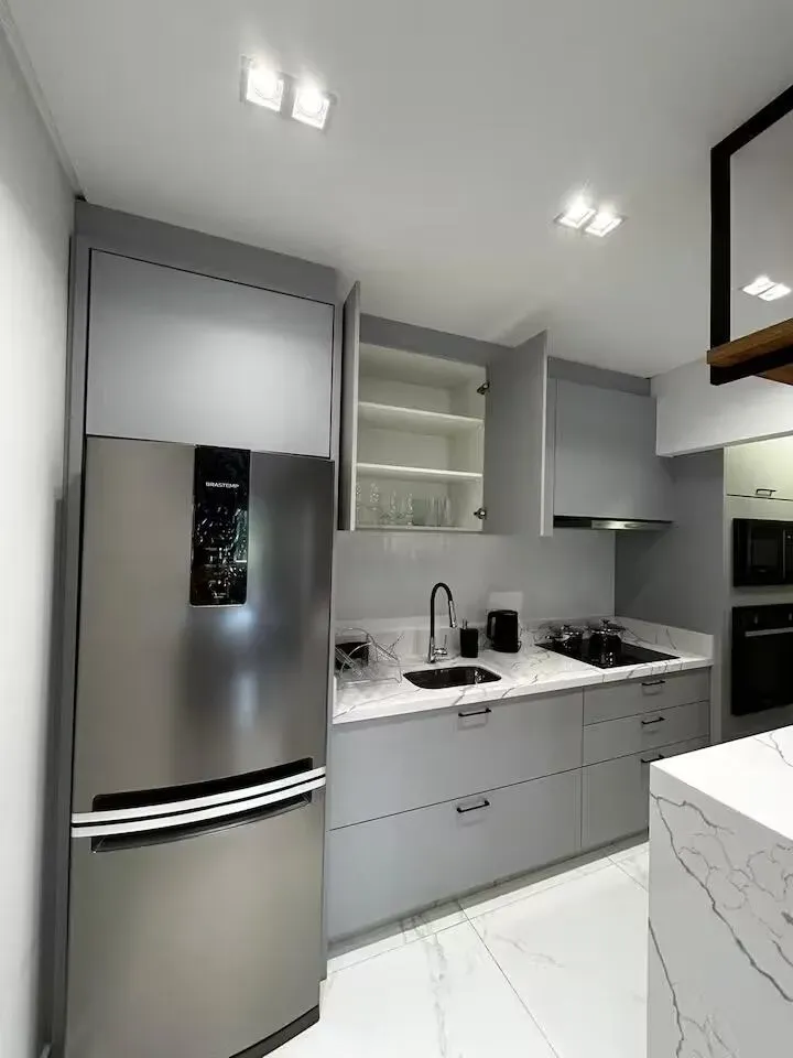 Apartamento com 2 dormitórios sendo 1 suíte e 1 vaga de garagem em Governador Celso Ramos/SC