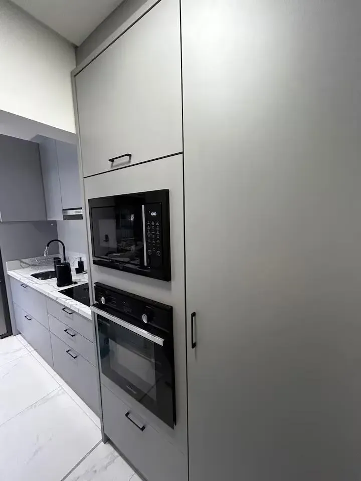 Apartamento com 2 dormitórios sendo 1 suíte e 1 vaga de garagem em Governador Celso Ramos/SC