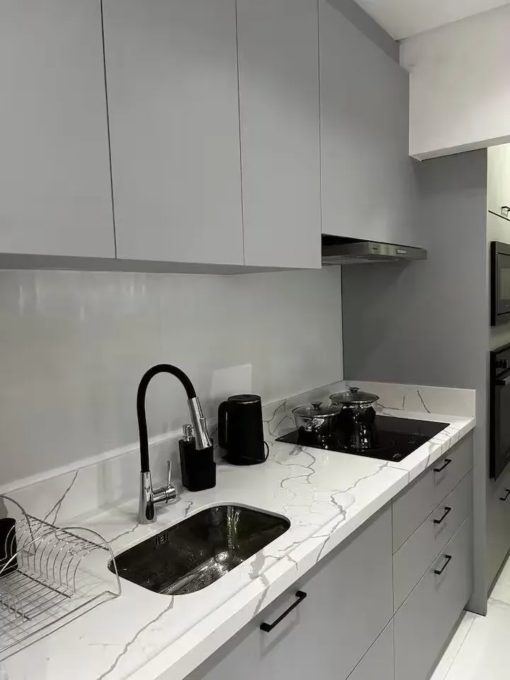 Apartamento com 2 dormitórios sendo 1 suíte e 1 vaga de garagem em Governador Celso Ramos/SC