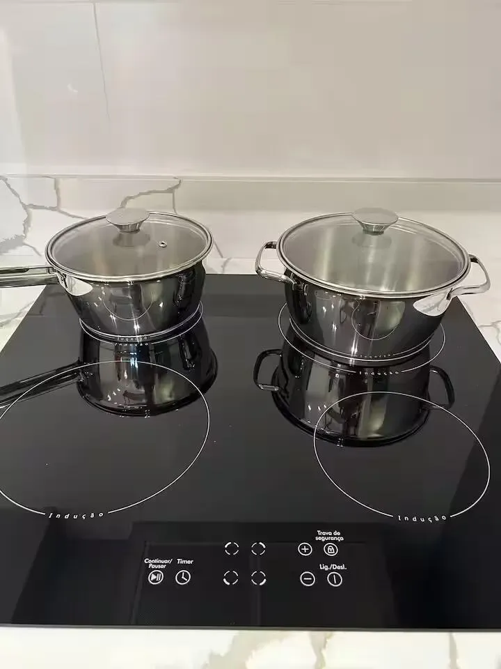 Apartamento com 2 dormitórios sendo 1 suíte e 1 vaga de garagem em Governador Celso Ramos/SC