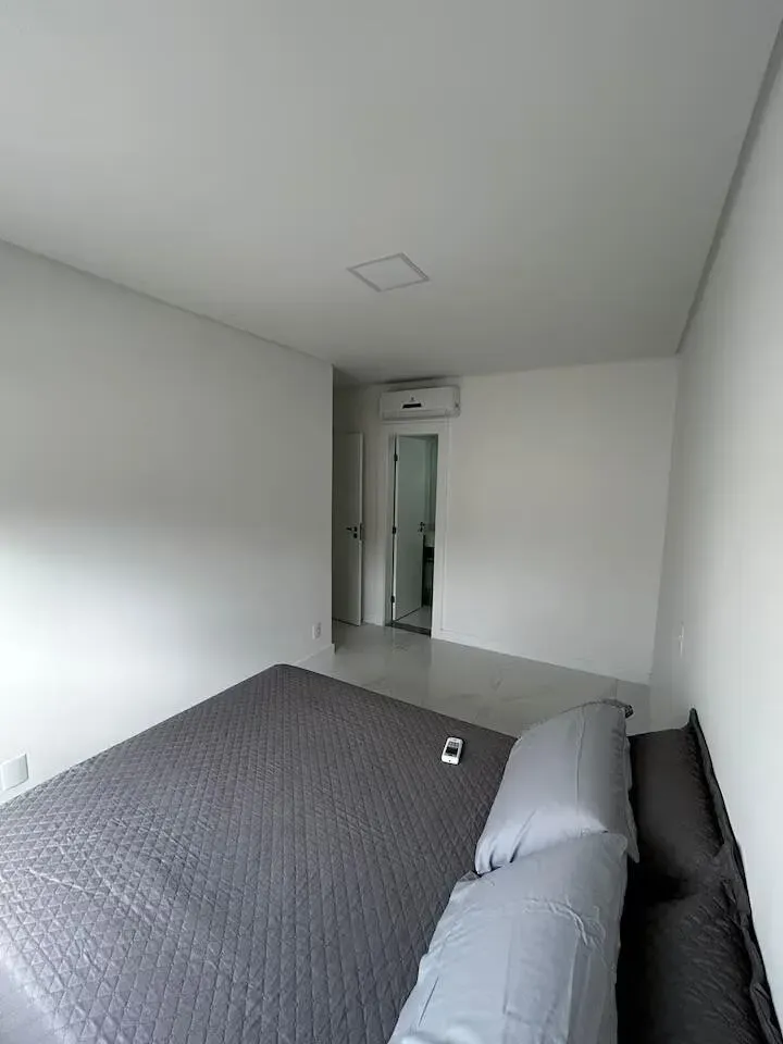 Apartamento com 2 dormitórios sendo 1 suíte e 1 vaga de garagem em Governador Celso Ramos/SC