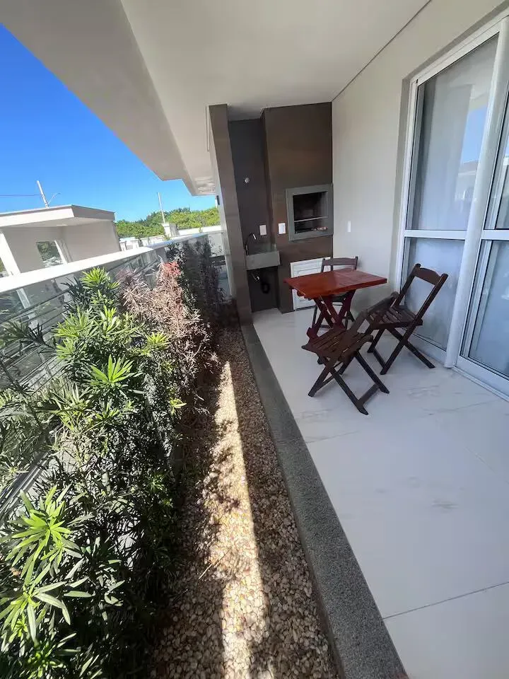 Apartamento com 2 dormitórios sendo 1 suíte e 1 vaga de garagem em Governador Celso Ramos/SC