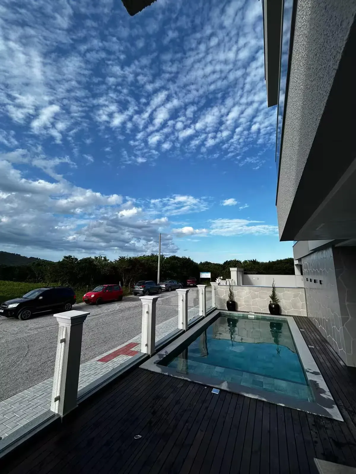 Apartamento com 2 dormitórios sendo 1 suíte e 1 vaga de garagem em Governador Celso Ramos/SC