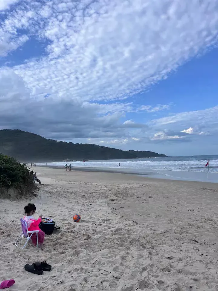 Apartamento com 2 dormitórios sendo 1 suíte e 1 vaga de garagem em Governador Celso Ramos/SC