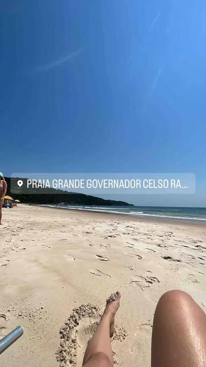 Apartamento com 2 dormitórios sendo 1 suíte e 1 vaga de garagem em Governador Celso Ramos/SC