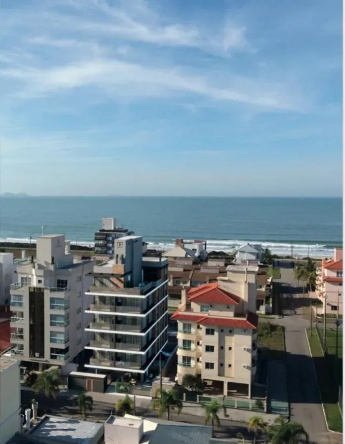 Apartamento com 3 dormitórios sendo 3 suítes e 1 vaga de garagem em Governador Celso Ramos/SC