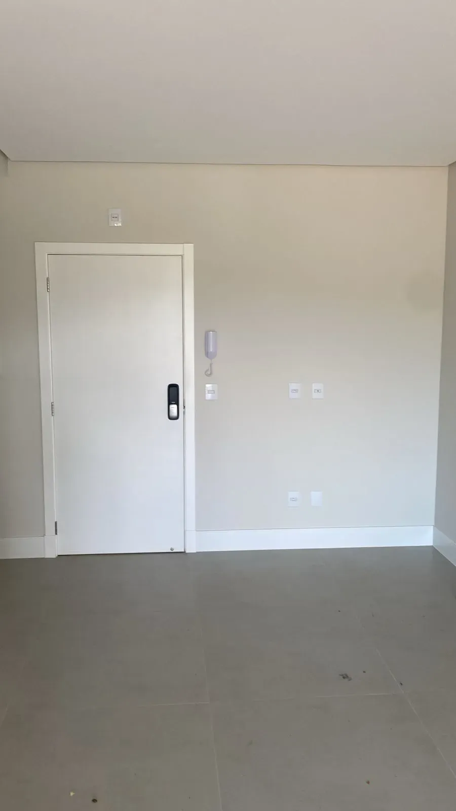 Apartamento com 2 dormitórios sendo 1 suíte e 1 vaga de garagem em Governador Celso Ramos/SC