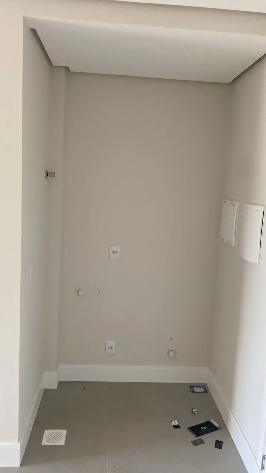 Apartamento com 2 dormitórios sendo 1 suíte e 1 vaga de garagem em Governador Celso Ramos/SC