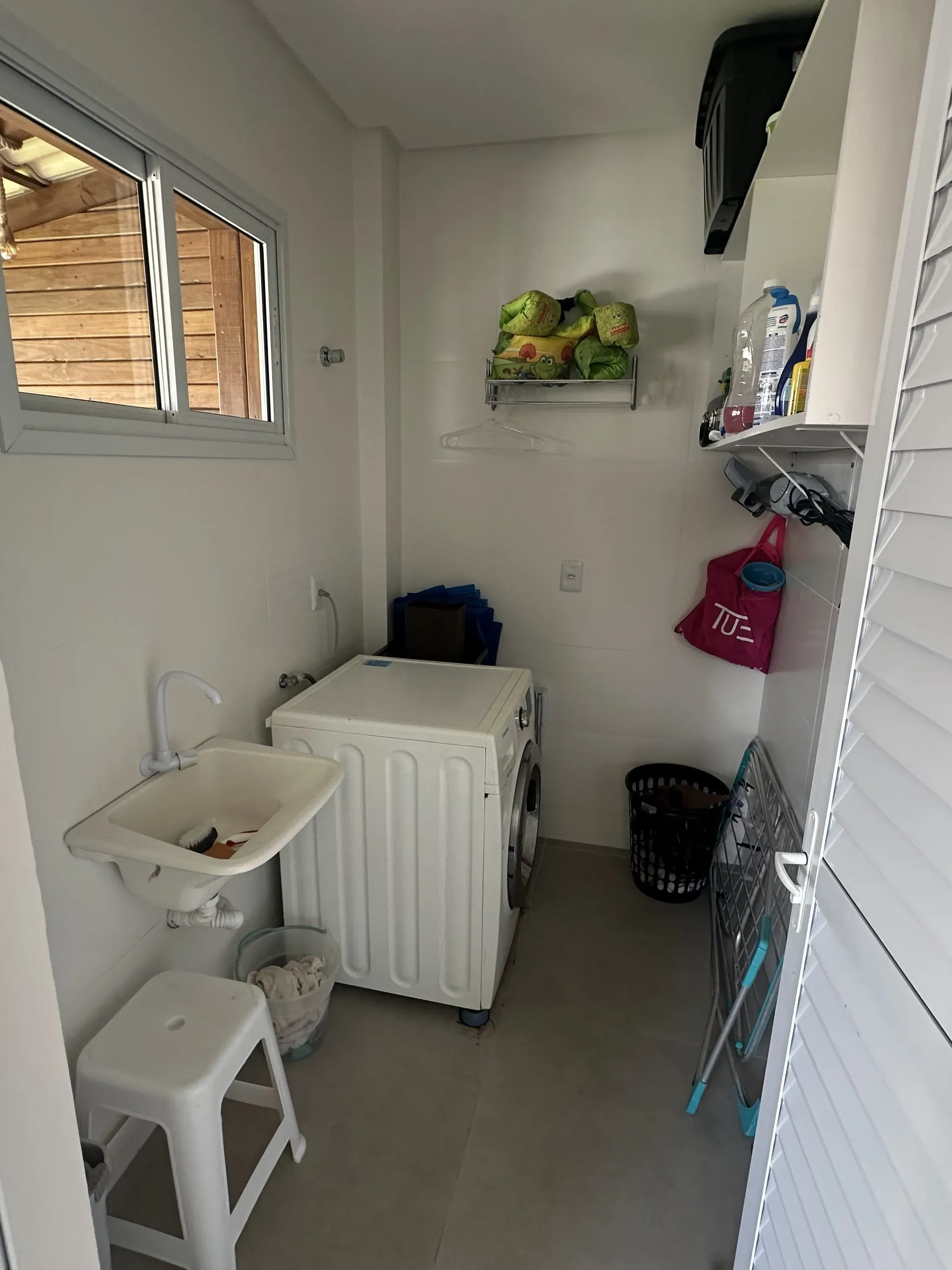 Casa com 3 dormitórios sendo 1 suíte e 2 vagas de garagem em Biguaçu/SC