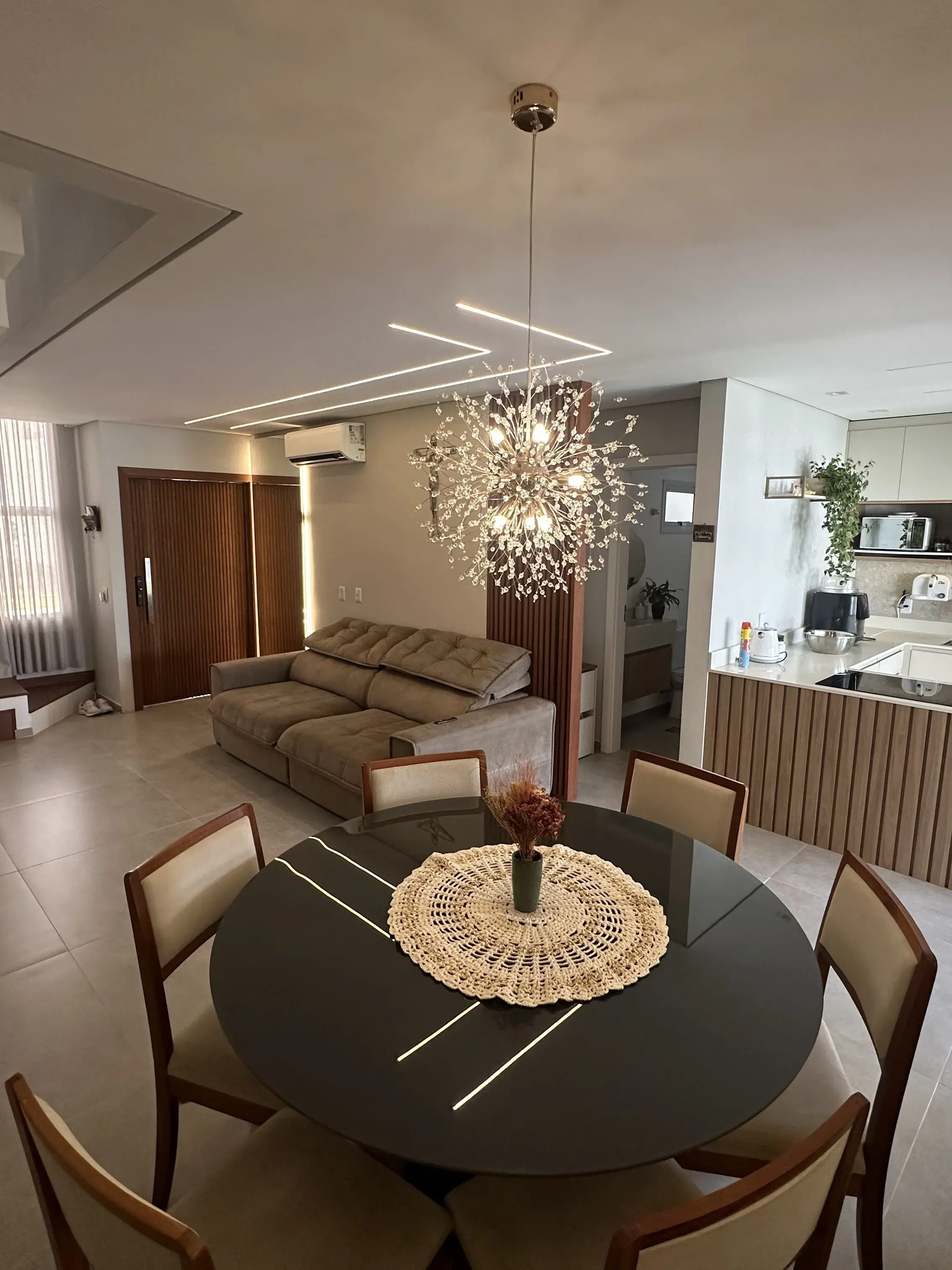 Casa com 3 dormitórios sendo 1 suíte e 2 vagas de garagem em Biguaçu/SC