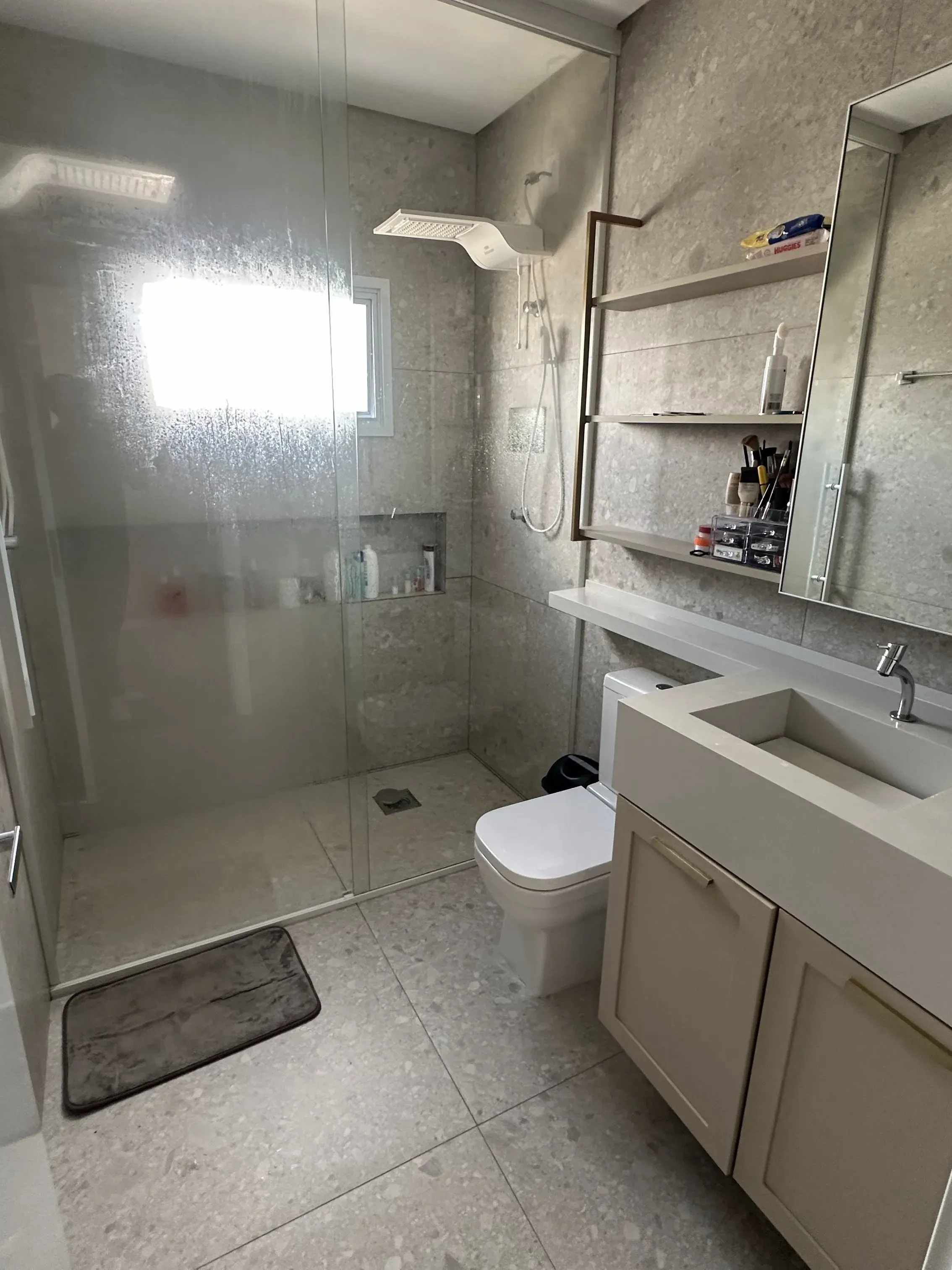 Casa com 3 dormitórios sendo 1 suíte e 2 vagas de garagem em Biguaçu/SC