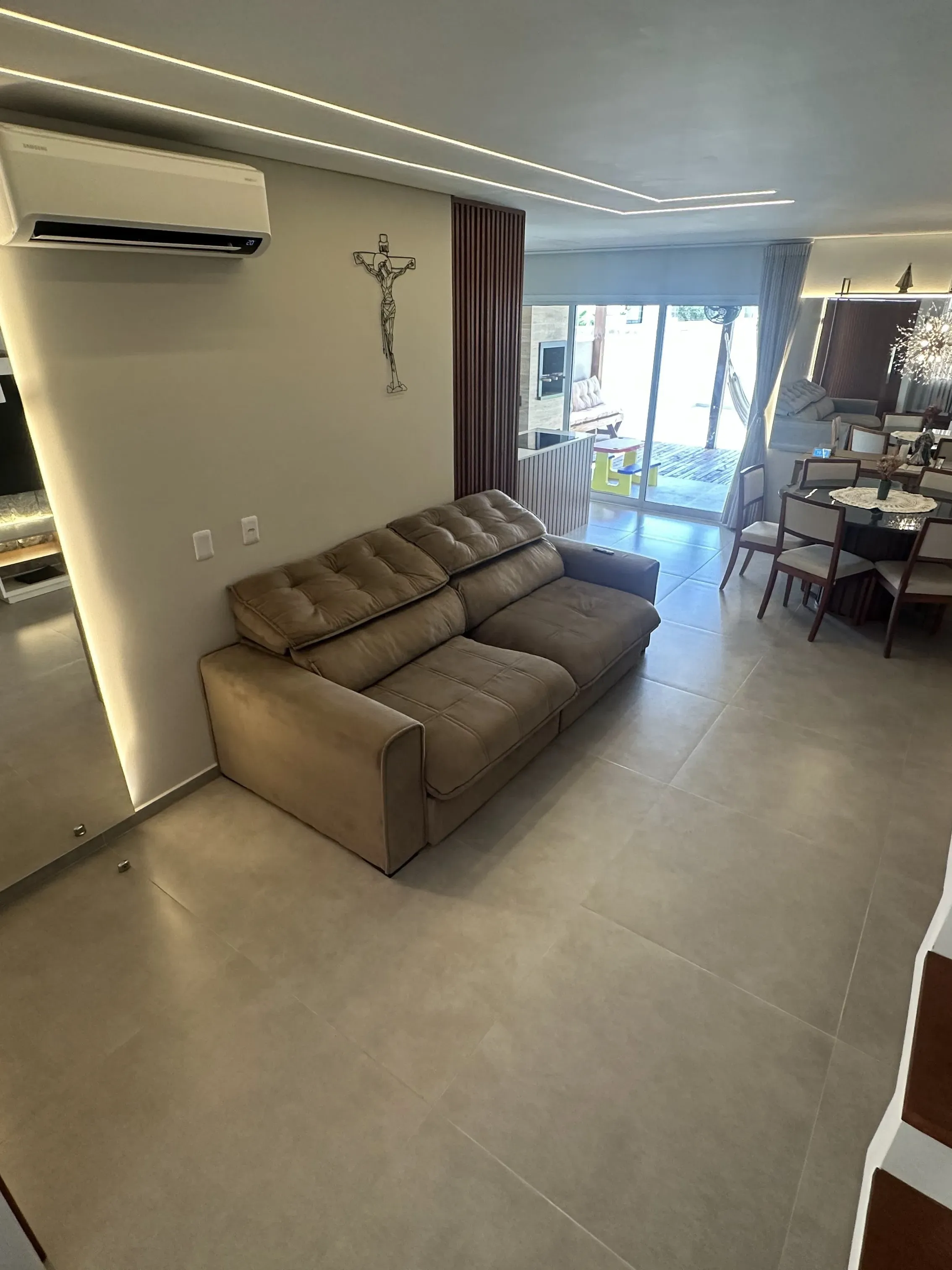 Casa com 3 dormitórios sendo 1 suíte e 2 vagas de garagem em Biguaçu/SC