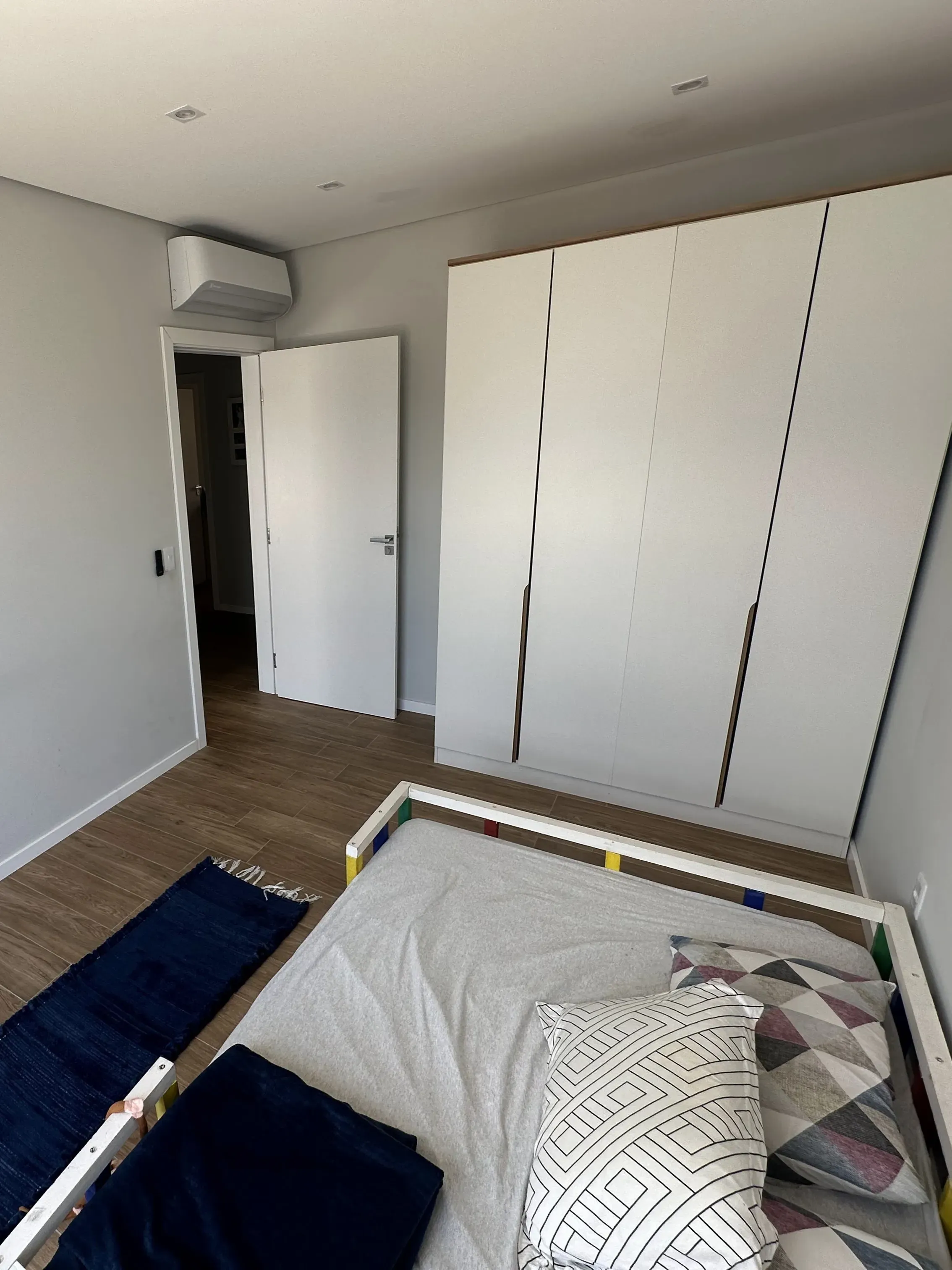 Casa com 3 dormitórios sendo 1 suíte e 2 vagas de garagem em Biguaçu/SC