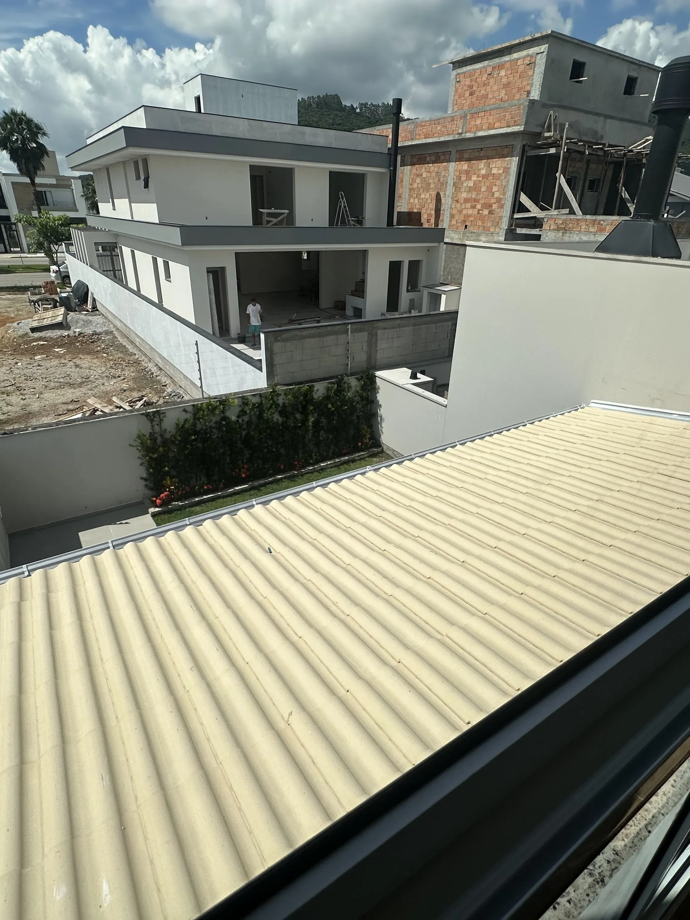 Casa com 3 dormitórios sendo 1 suíte e 2 vagas de garagem em Biguaçu/SC