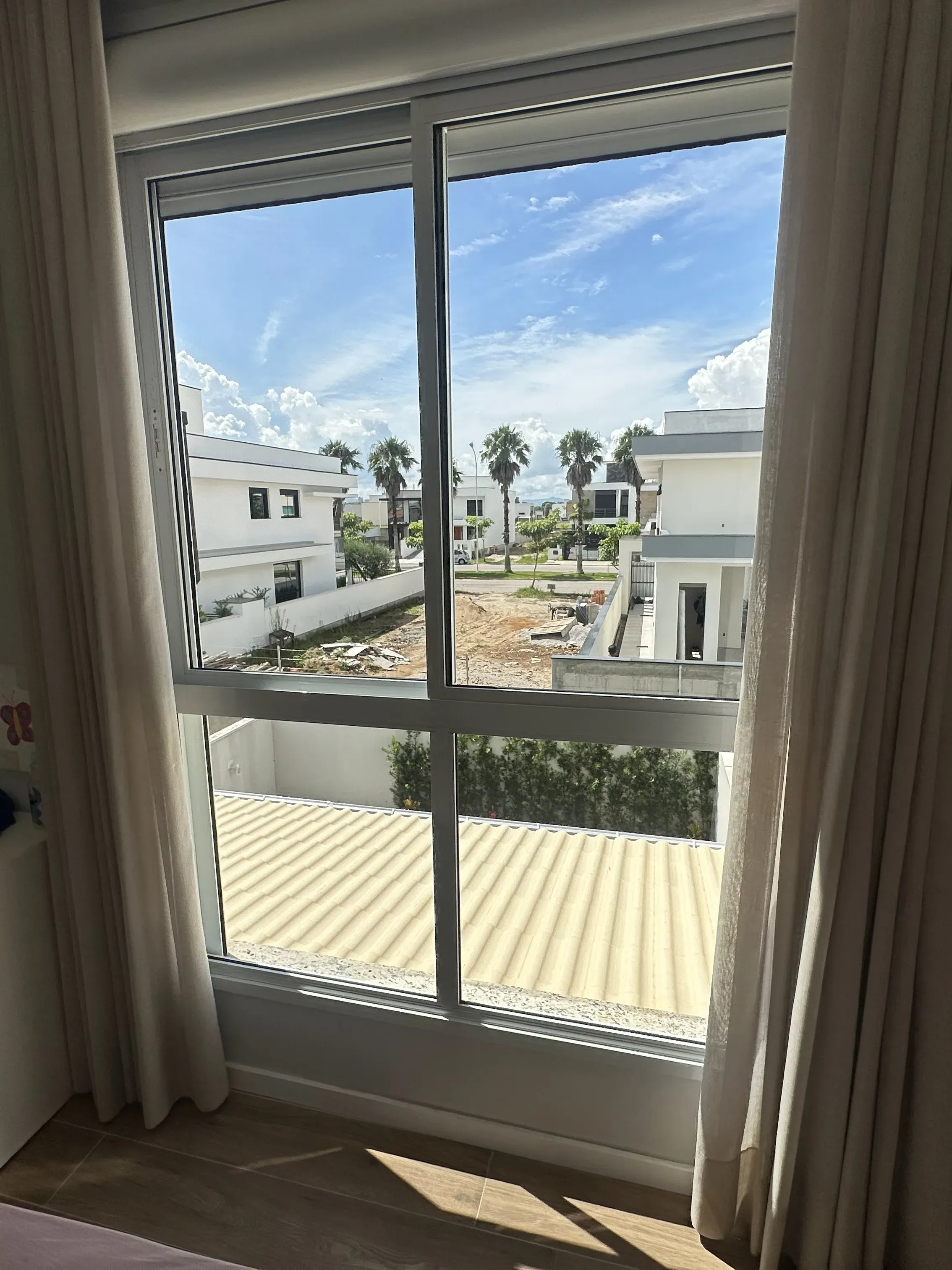 Casa com 3 dormitórios sendo 1 suíte e 2 vagas de garagem em Biguaçu/SC