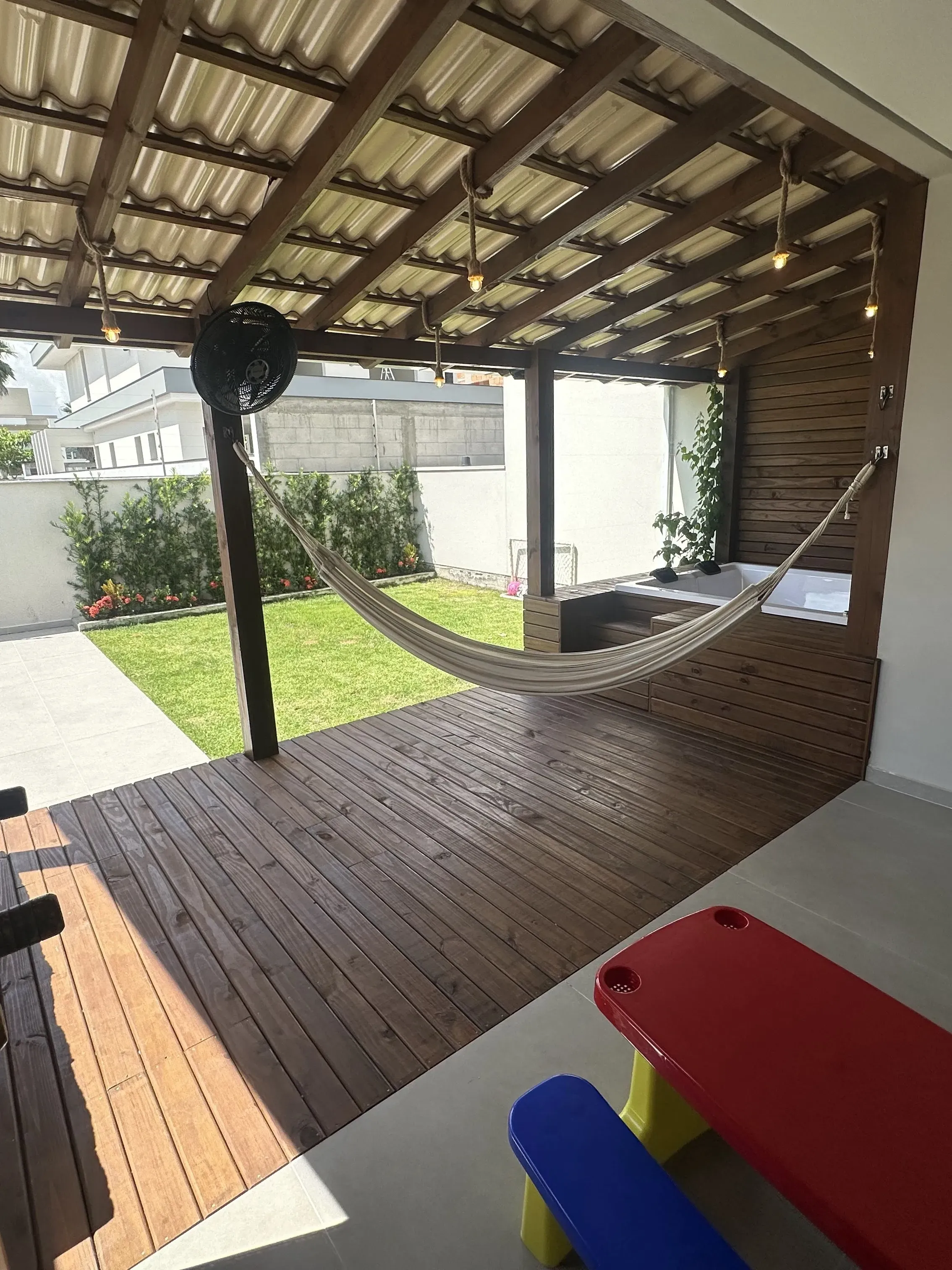 Casa com 3 dormitórios sendo 1 suíte e 2 vagas de garagem em Biguaçu/SC