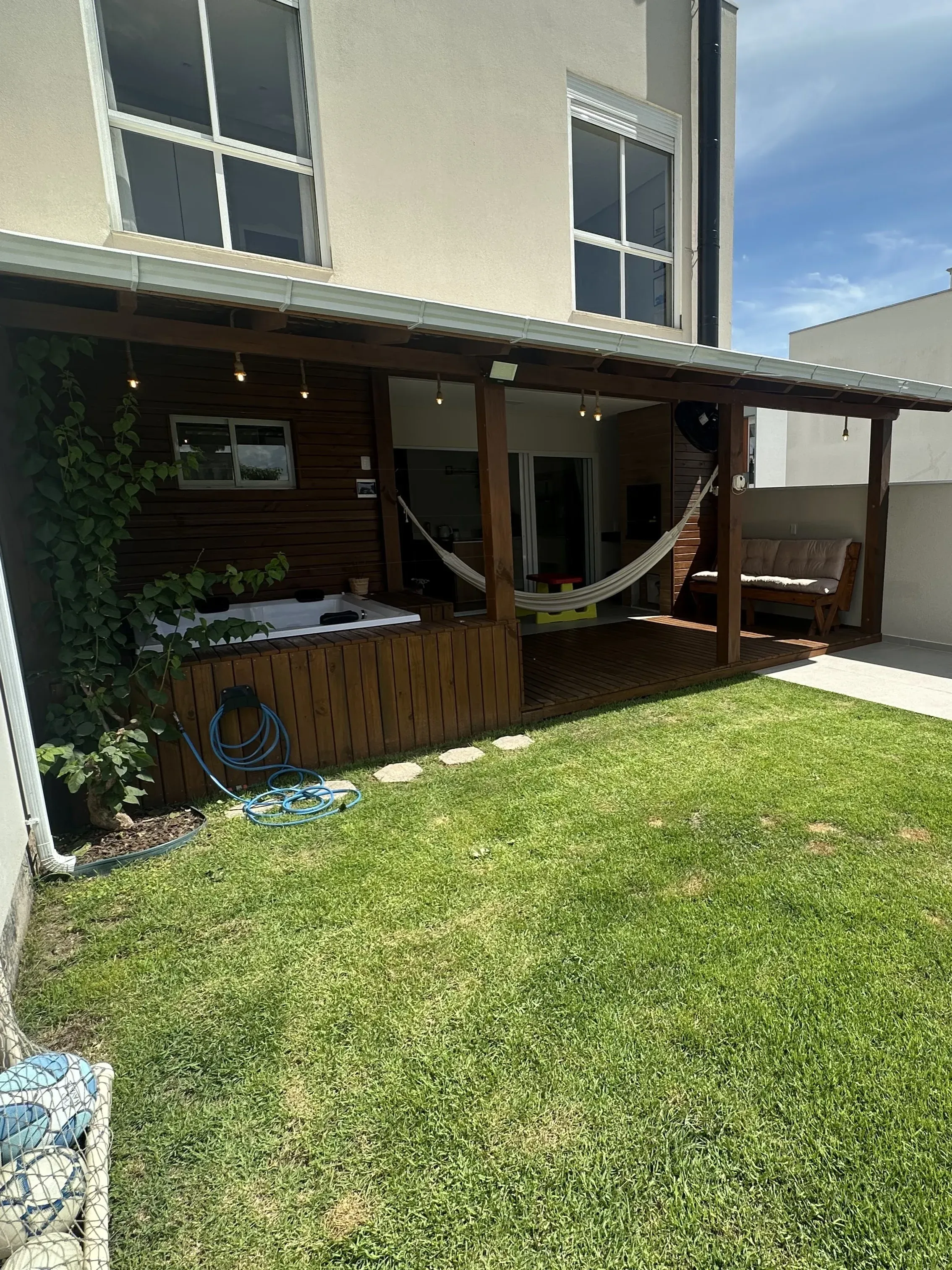 Casa com 3 dormitórios sendo 1 suíte e 2 vagas de garagem em Biguaçu/SC