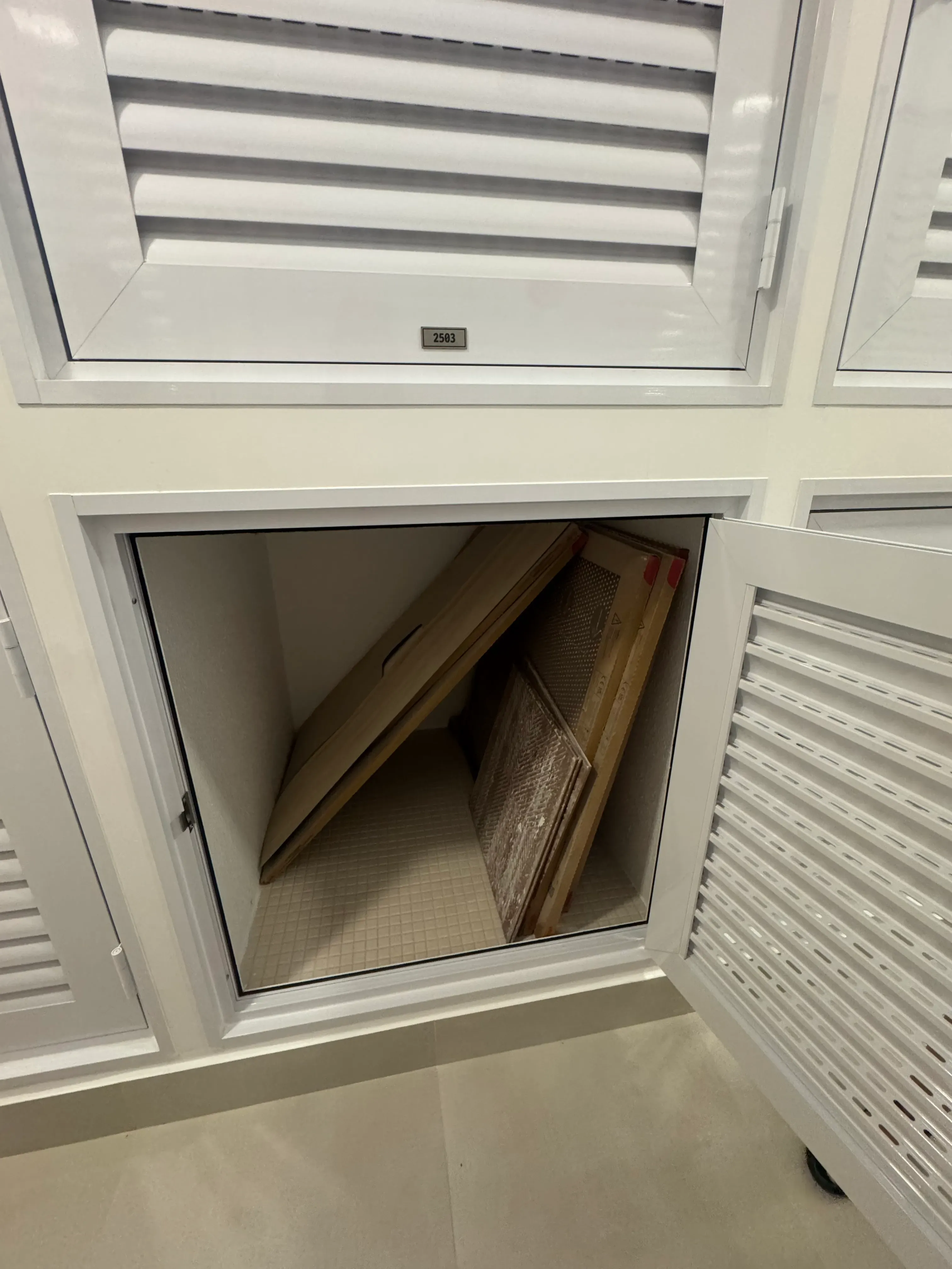 Apartamento com 3 dormitórios sendo 3 suítes e 2 vagas de garagem em Balneário Camboriú/SC