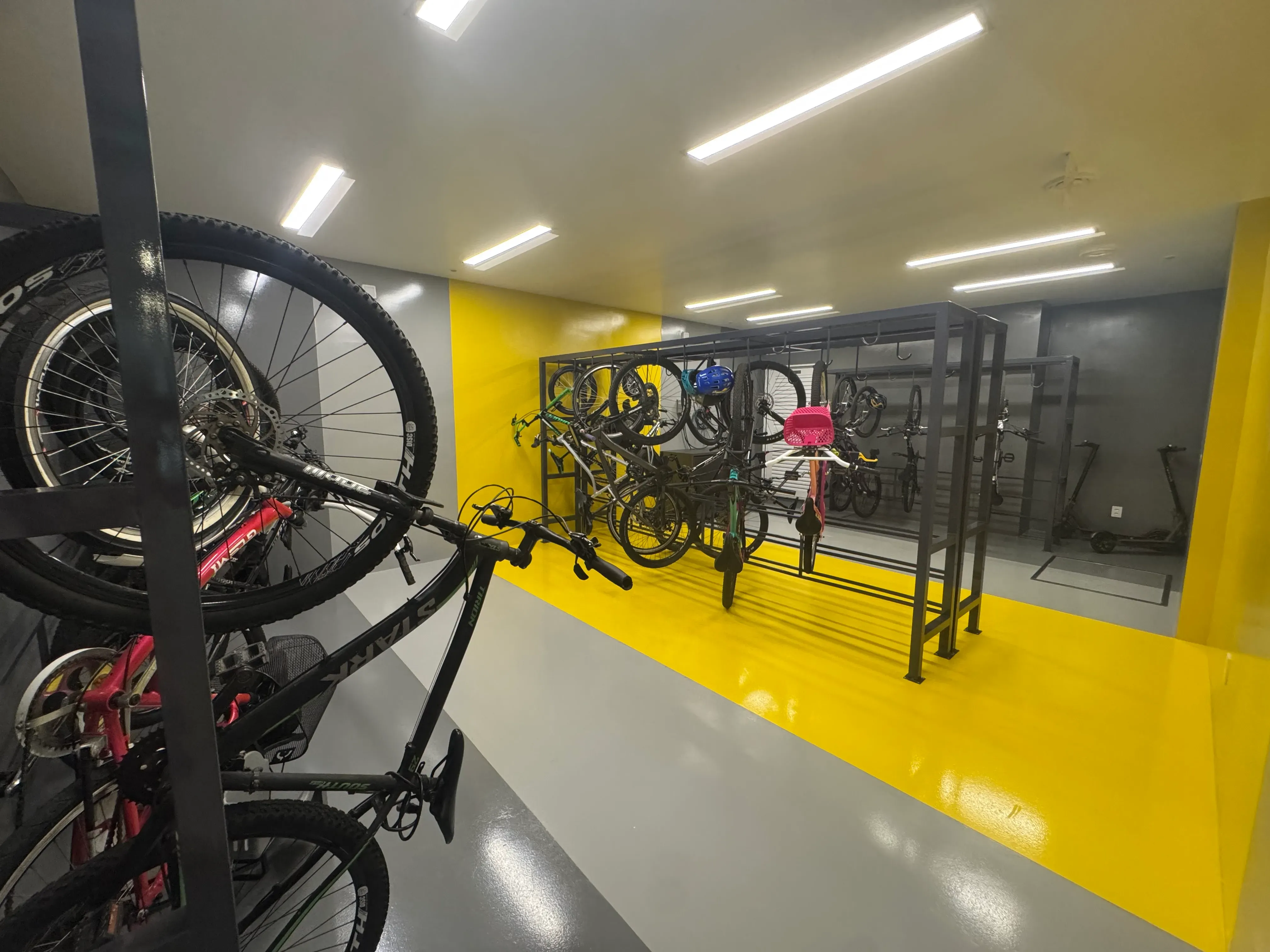 Apartamento com 3 dormitórios sendo 3 suítes e 2 vagas de garagem em Balneário Camboriú/SC