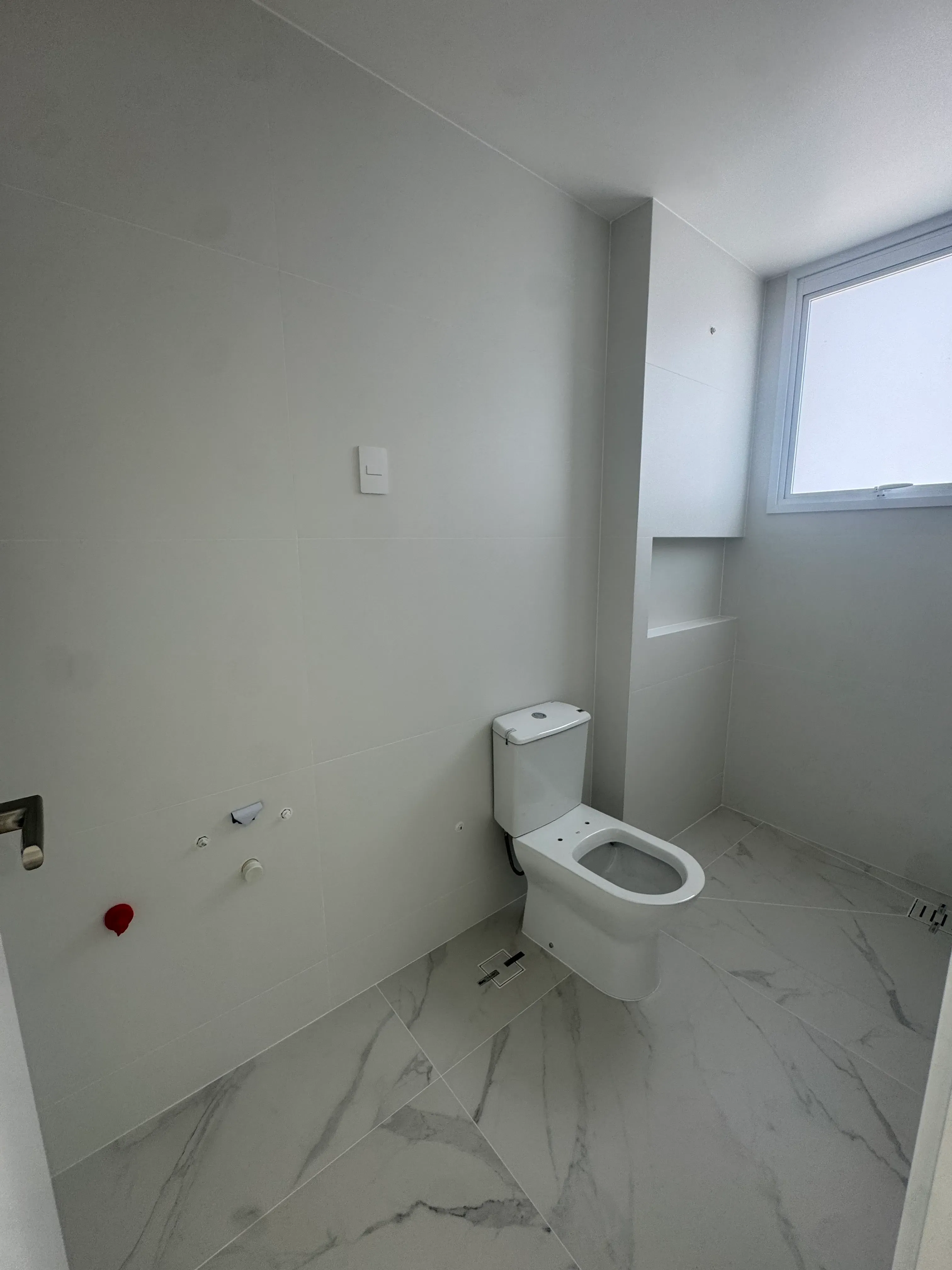 Apartamento com 3 dormitórios sendo 3 suítes e 2 vagas de garagem em Balneário Camboriú/SC