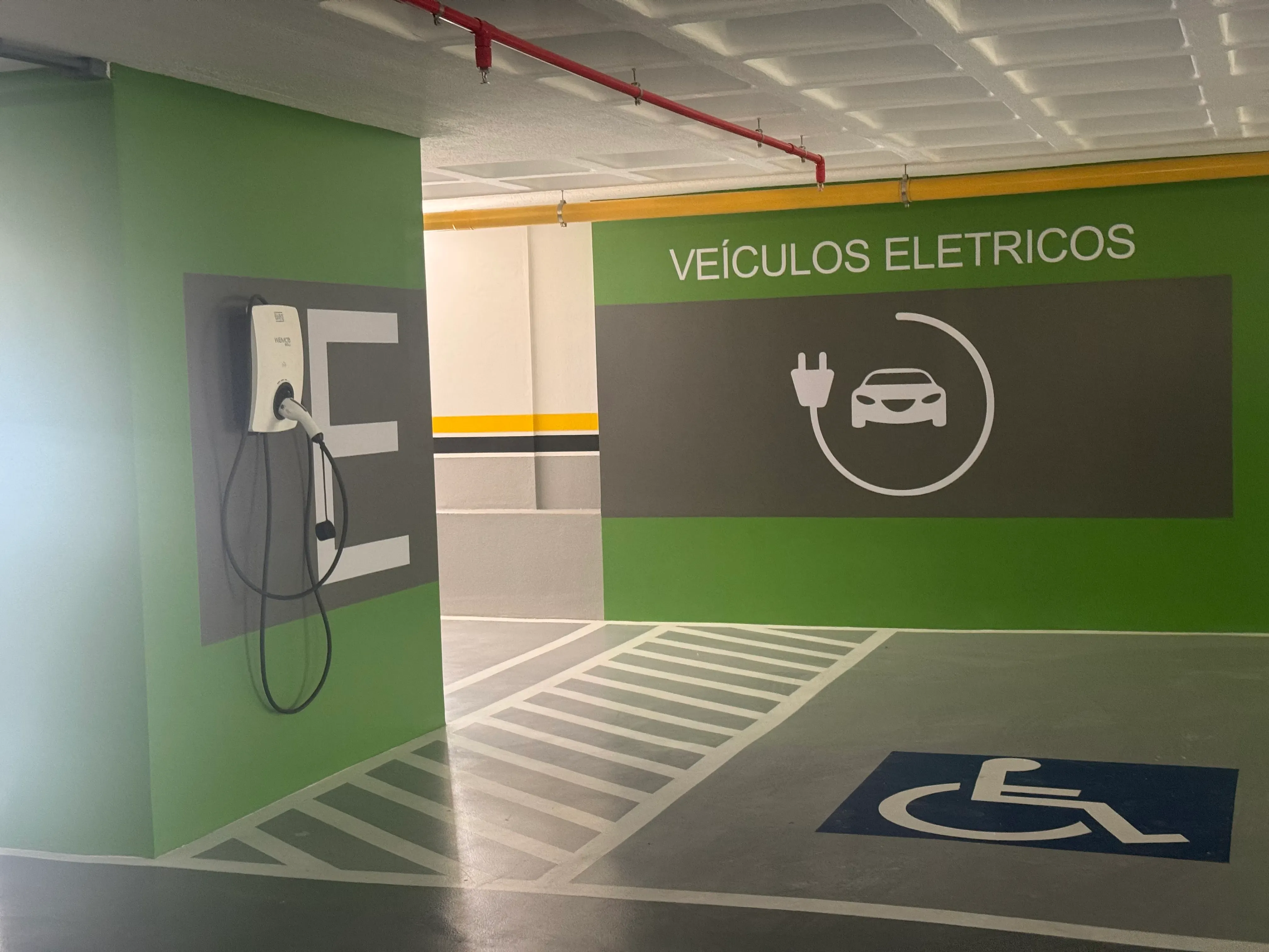 Apartamento com 3 dormitórios sendo 3 suítes e 2 vagas de garagem em Balneário Camboriú/SC