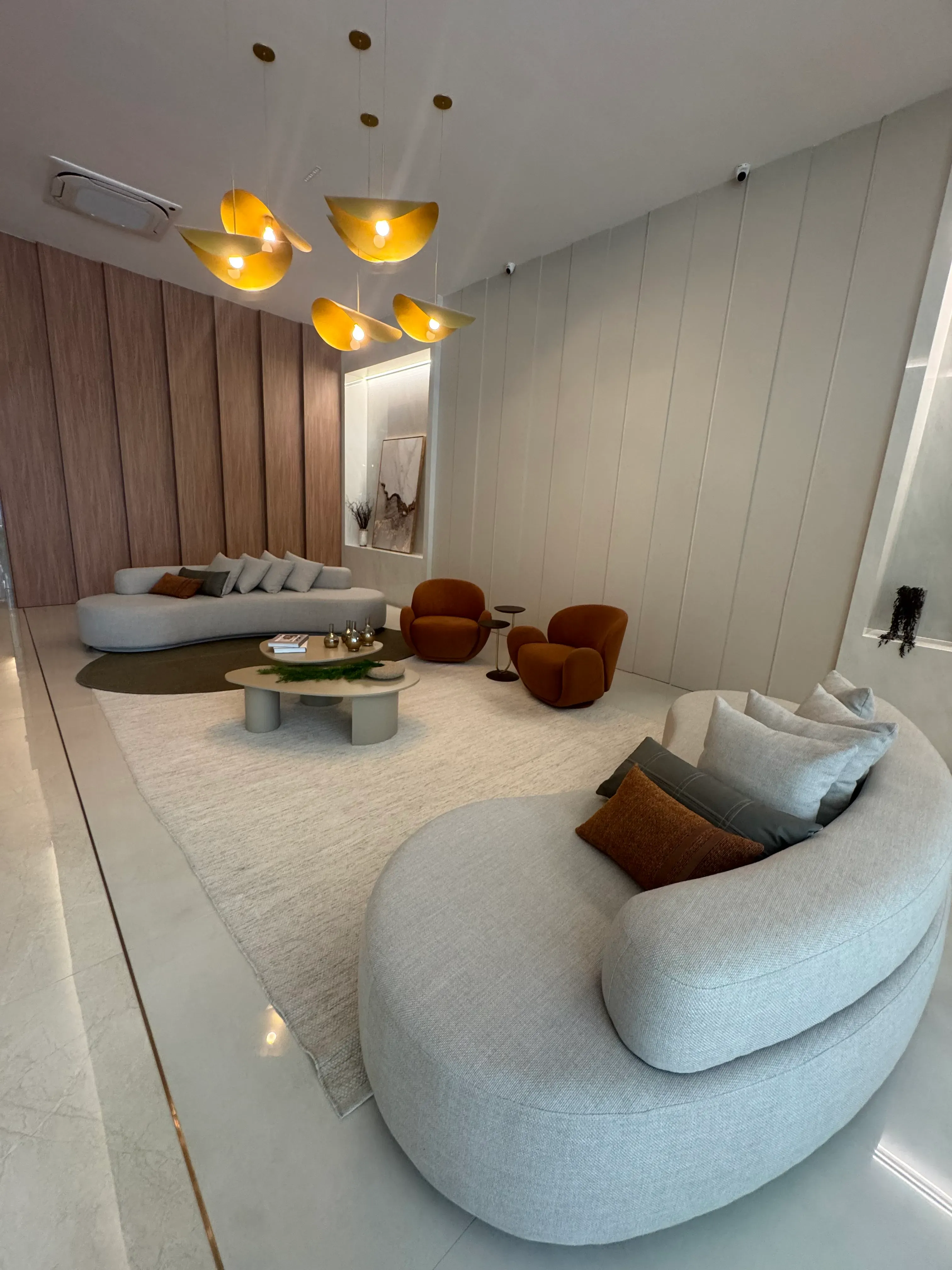 Apartamento com 3 dormitórios sendo 3 suítes e 2 vagas de garagem em Balneário Camboriú/SC