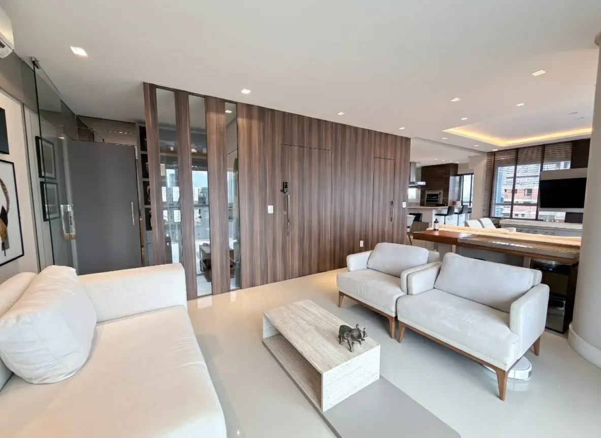 Apartamento com 3 dormitórios sendo 3 suítes e 3 vagas de garagem em Balneário Camboriú/SC