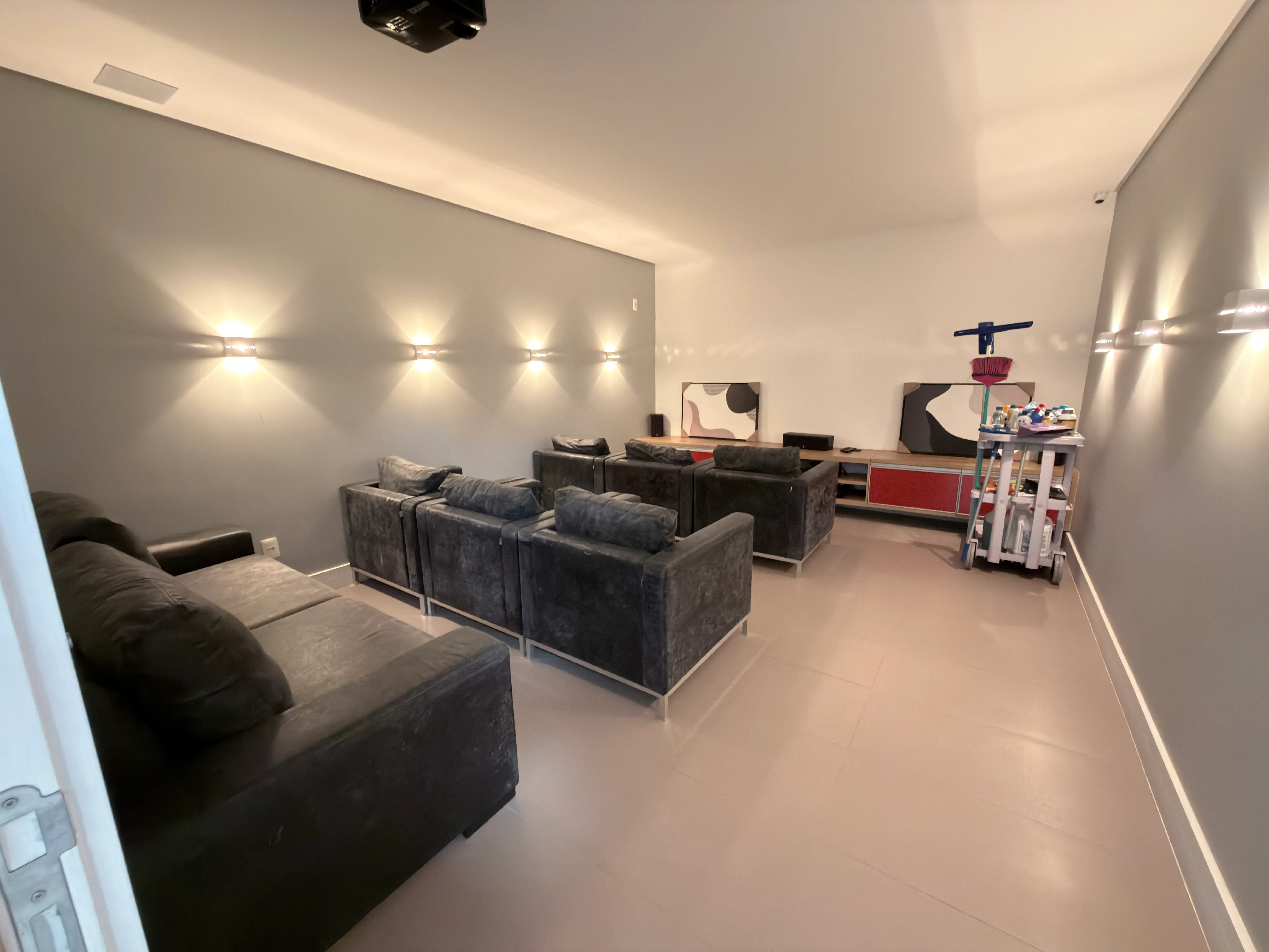 Apartamento com 3 dormitórios sendo 3 suítes e 3 vagas de garagem em Balneário Camboriú/SC