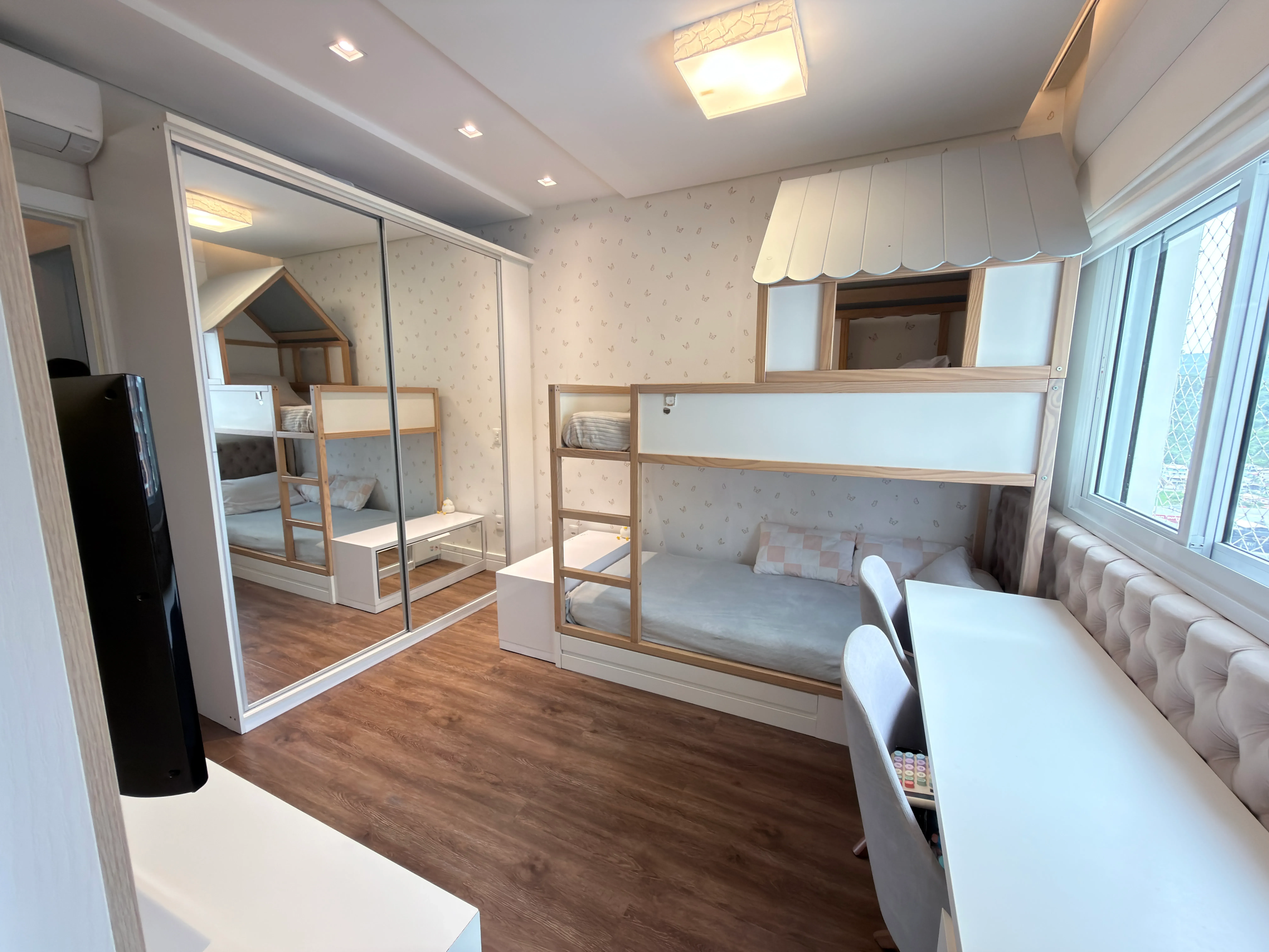 Apartamento com 3 dormitórios sendo 3 suítes e 3 vagas de garagem em Balneário Camboriú/SC