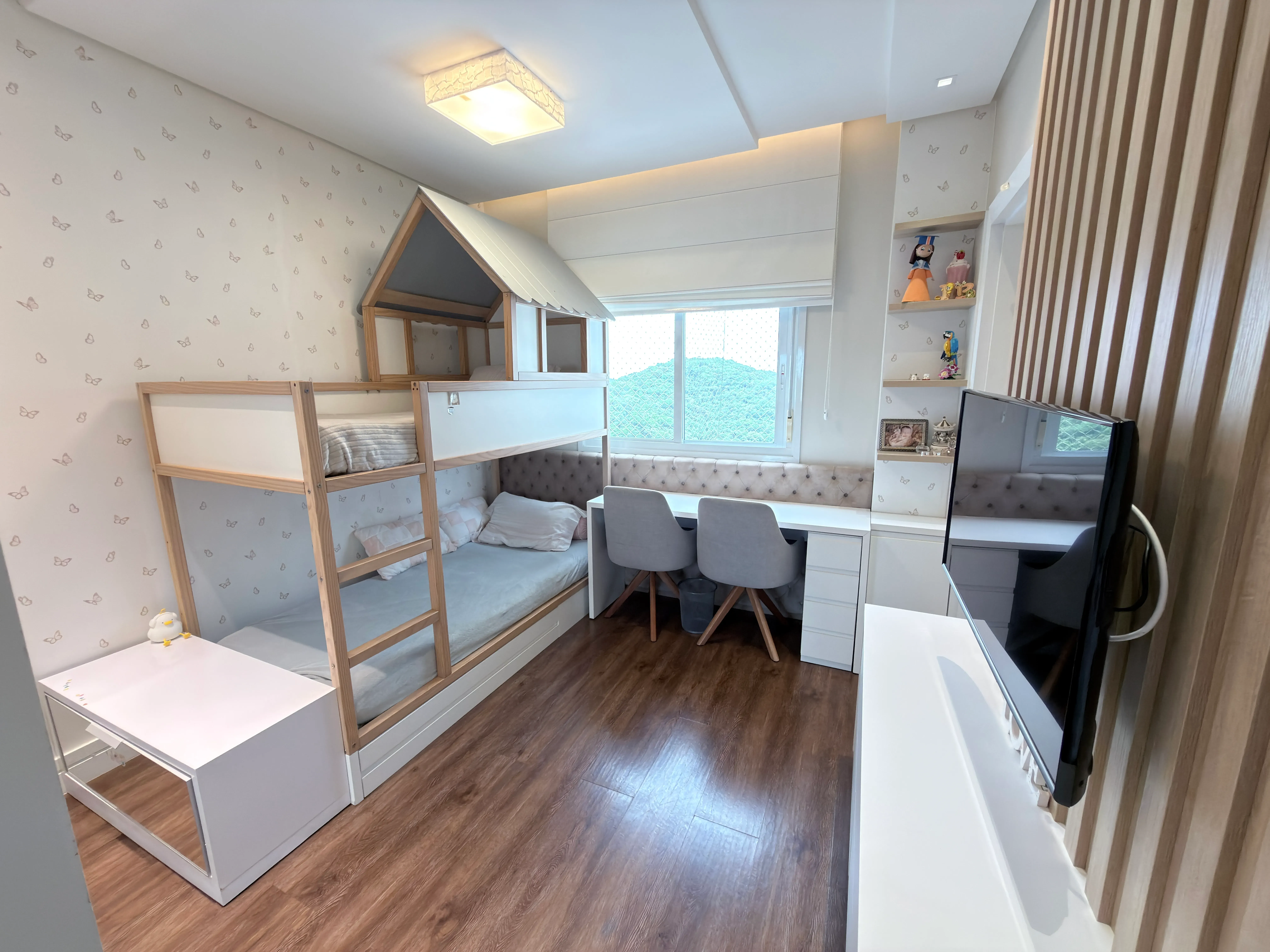 Apartamento com 3 dormitórios sendo 3 suítes e 3 vagas de garagem em Balneário Camboriú/SC