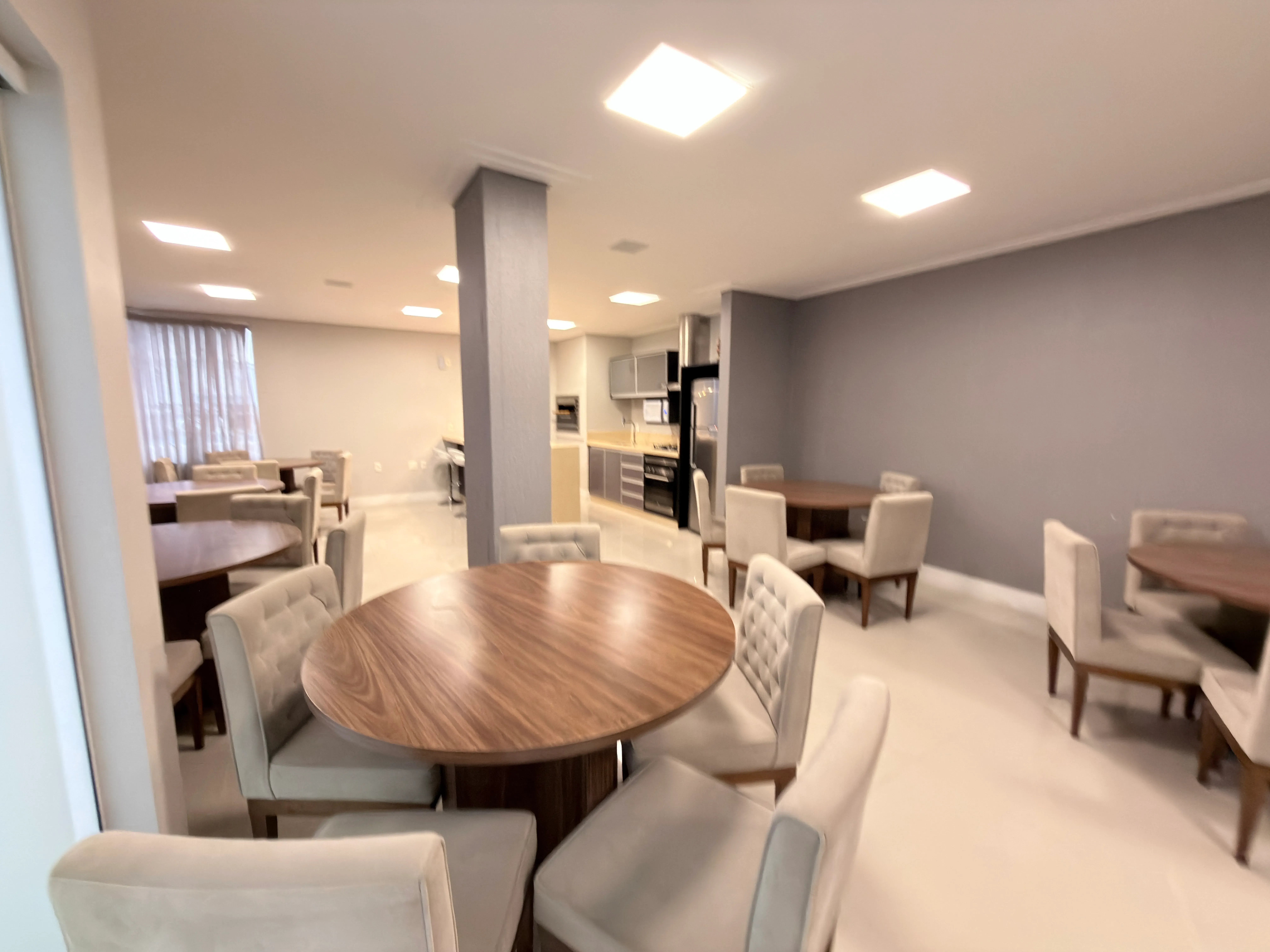 Apartamento com 3 dormitórios sendo 3 suítes e 3 vagas de garagem em Balneário Camboriú/SC