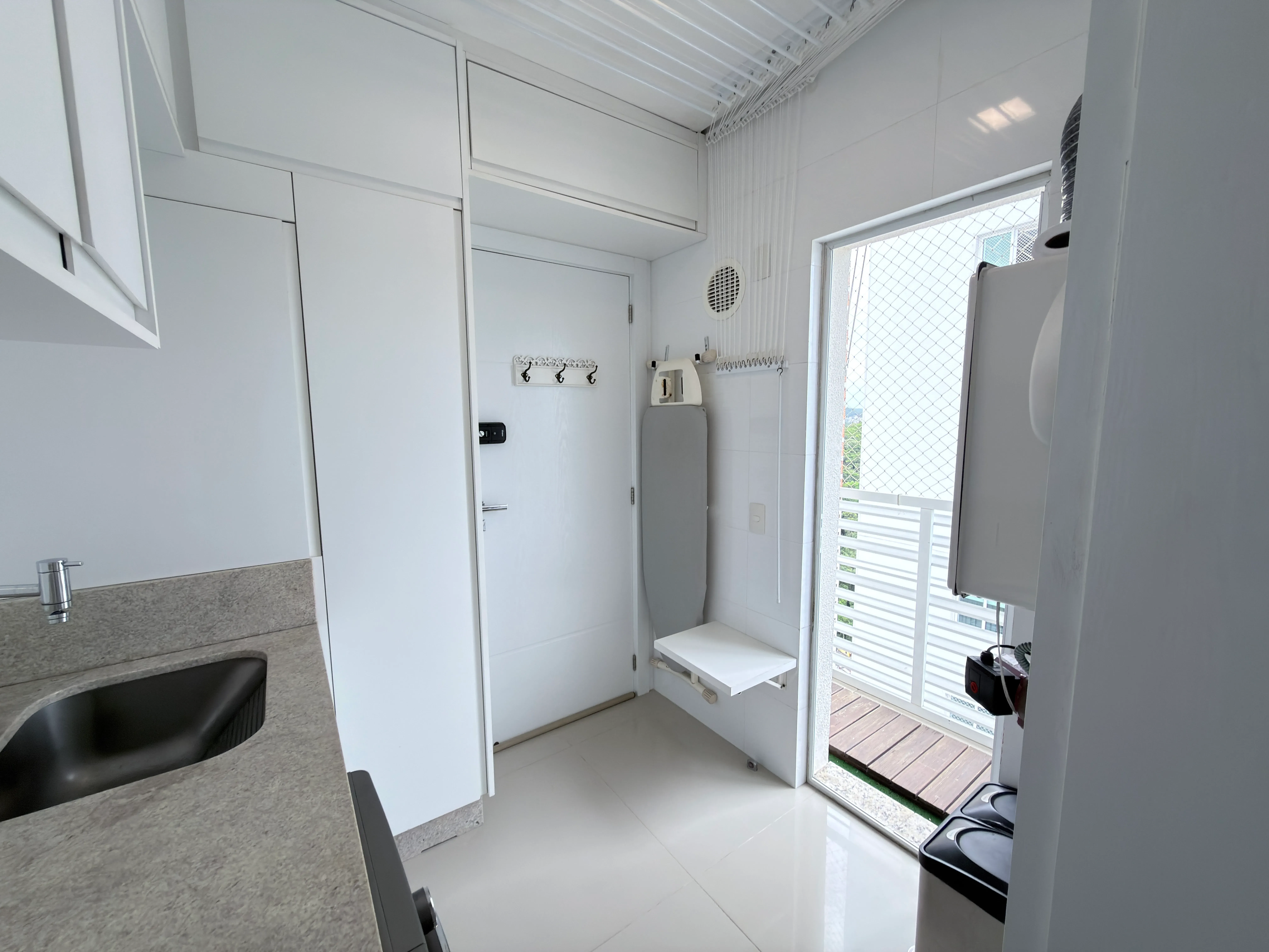 Apartamento com 3 dormitórios sendo 3 suítes e 3 vagas de garagem em Balneário Camboriú/SC